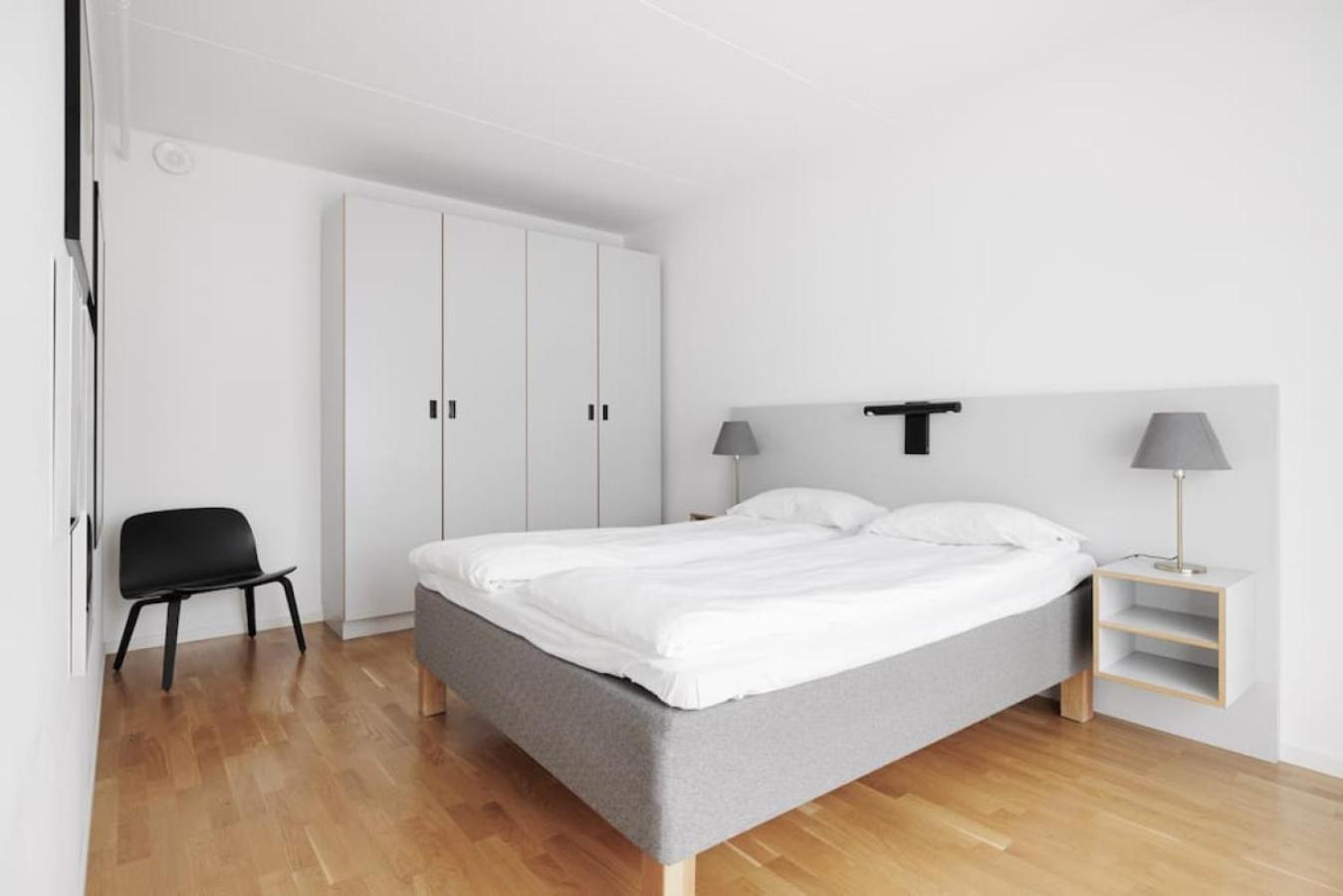 Modern City Retreat w. workspace