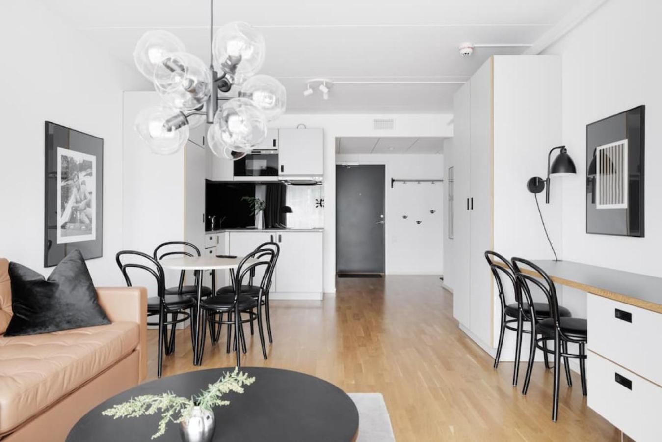 Modern City Retreat w. workspace