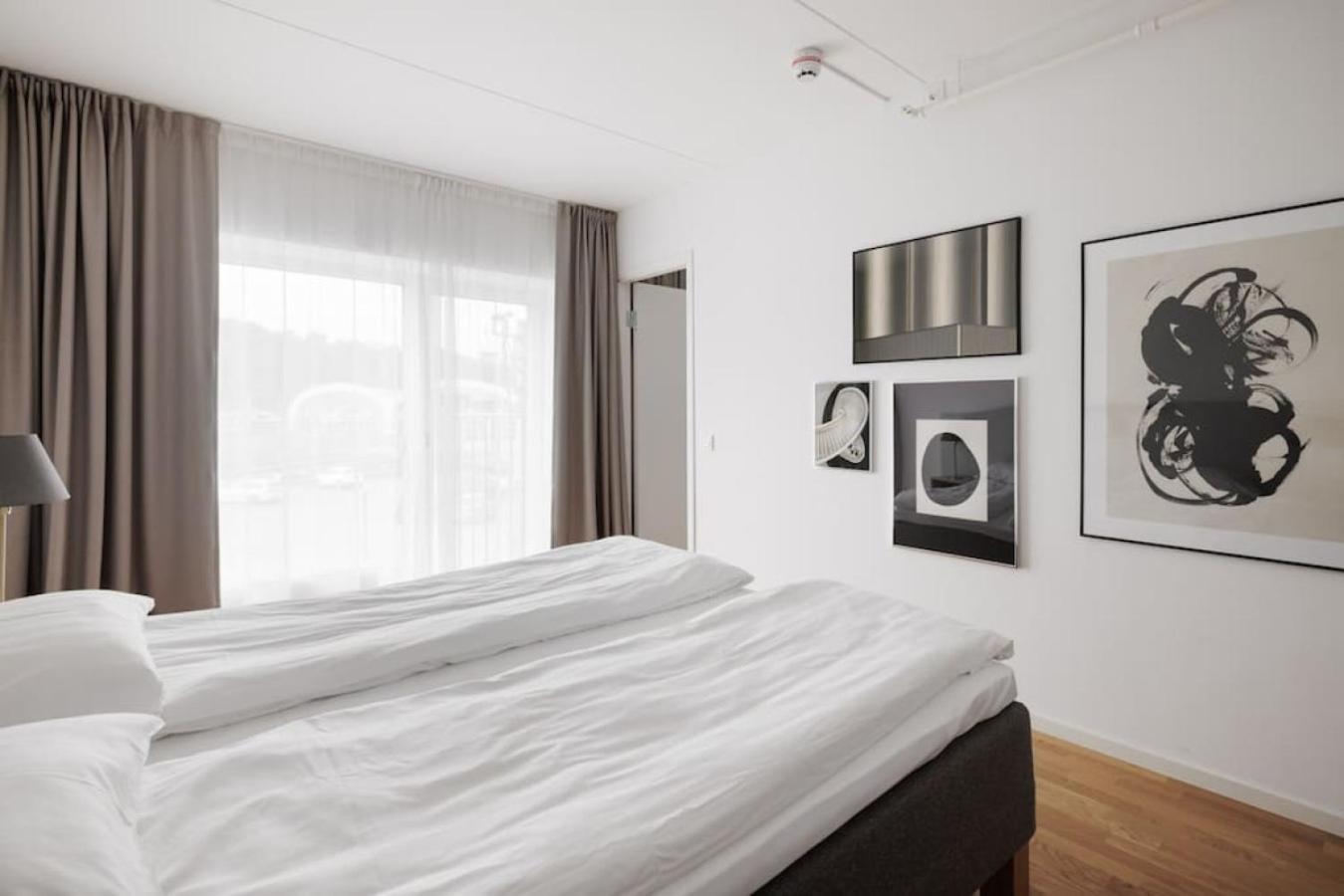 Modern City Retreat w. workspace