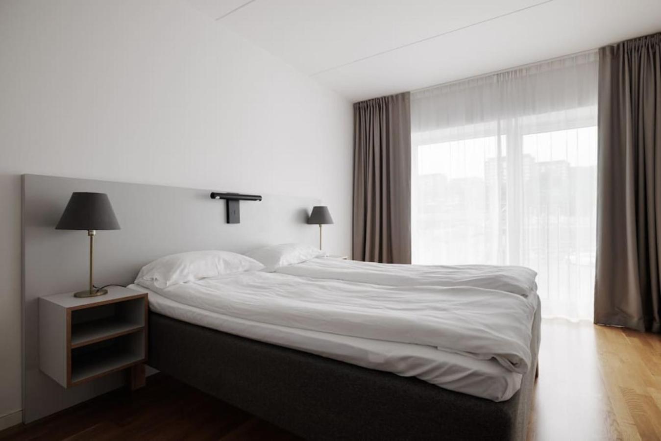 Modern City Retreat w. workspace