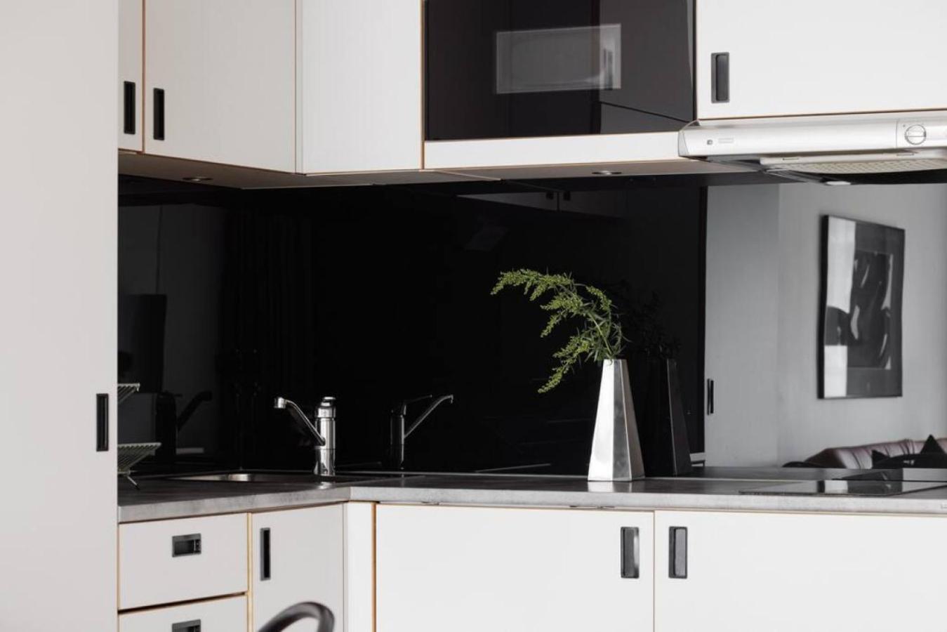 Modern City Retreat w. workspace