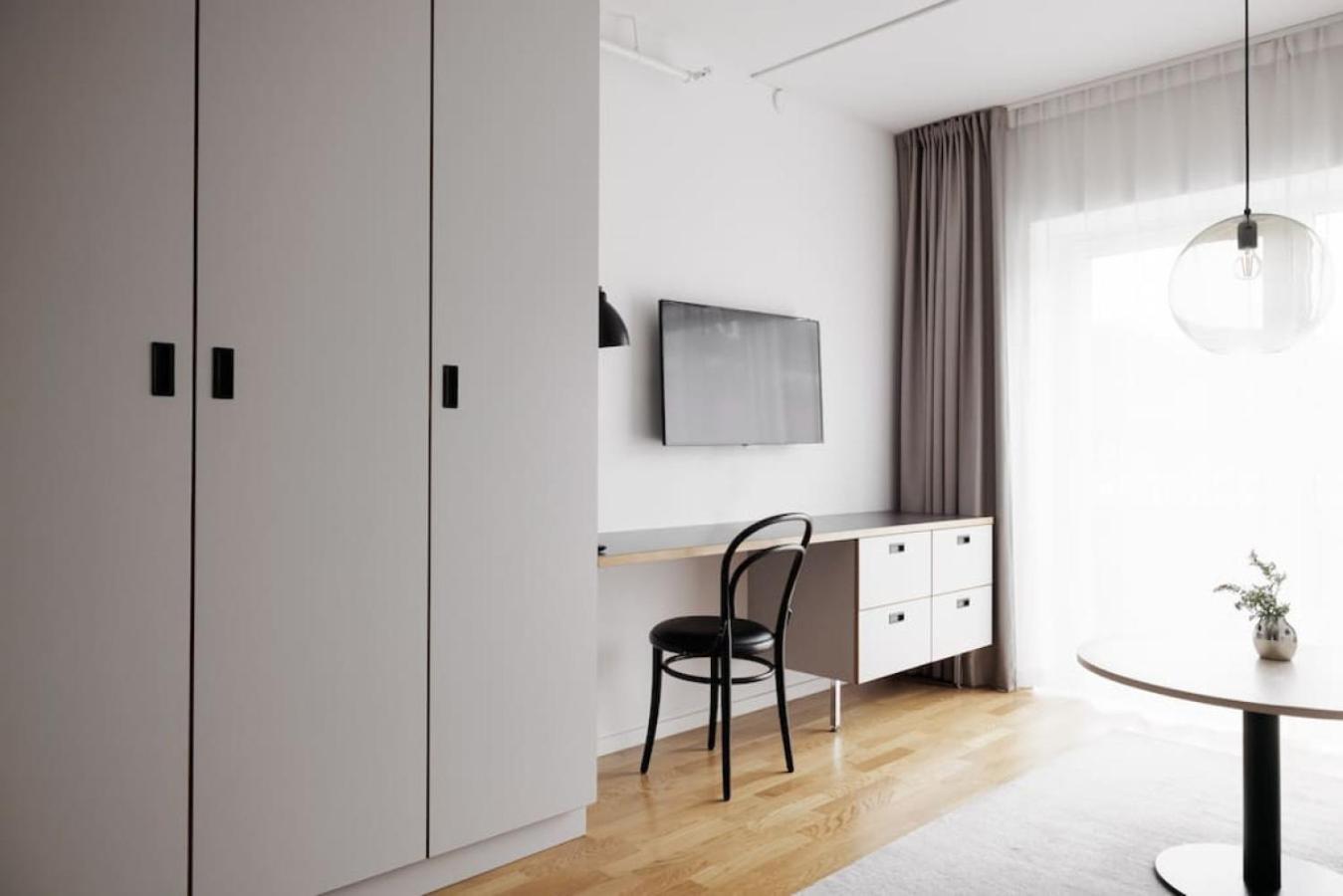 Cozy, Modern Studio w. Workspace view 4