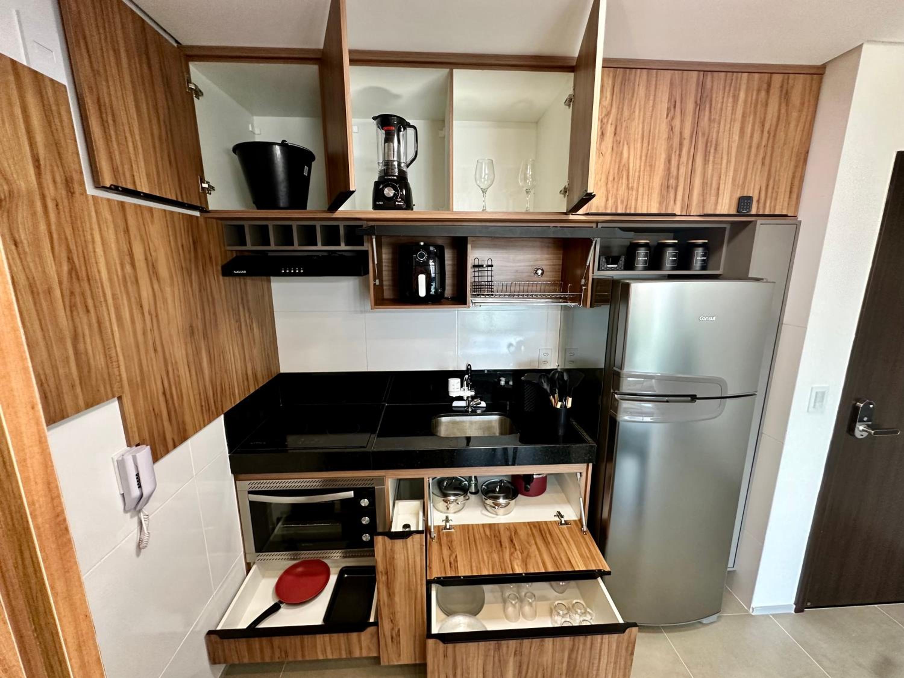 Apartamento novo e completo há 500m da praia Ponta Verde!