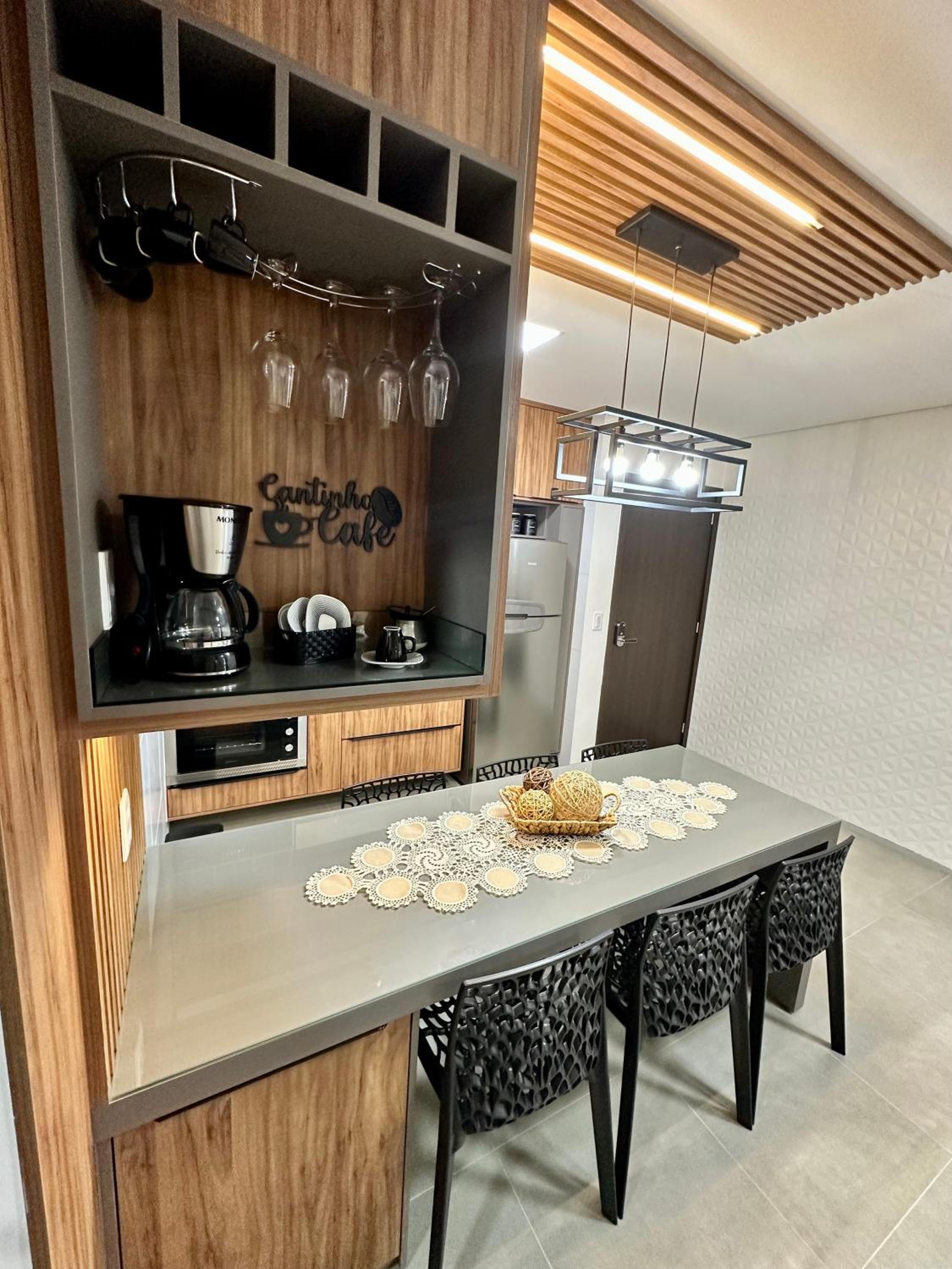 Apartamento novo e completo há 500m da praia Ponta Verde!
