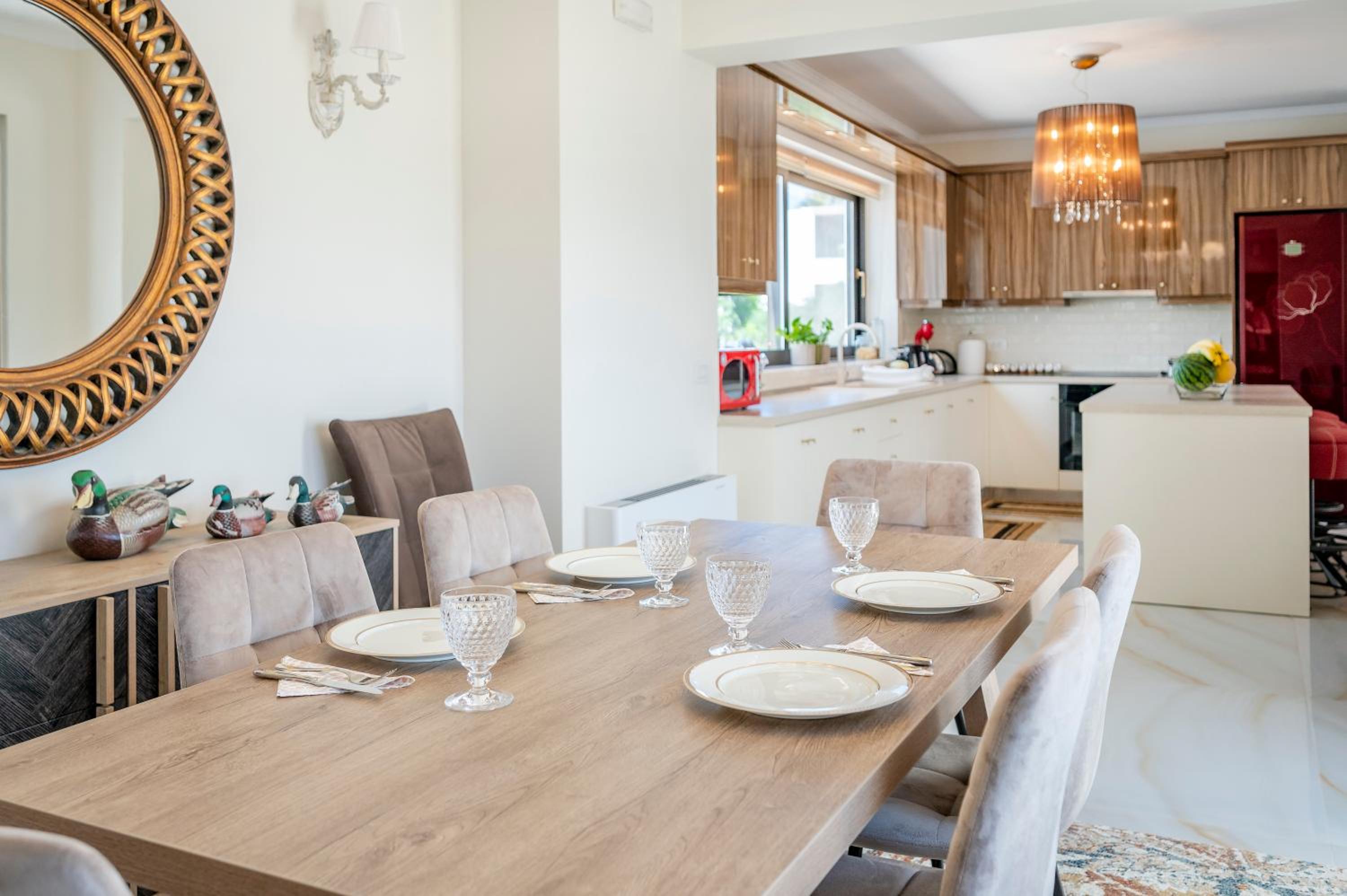 Olive Green Haven-3BR-Private Parking-Balcony