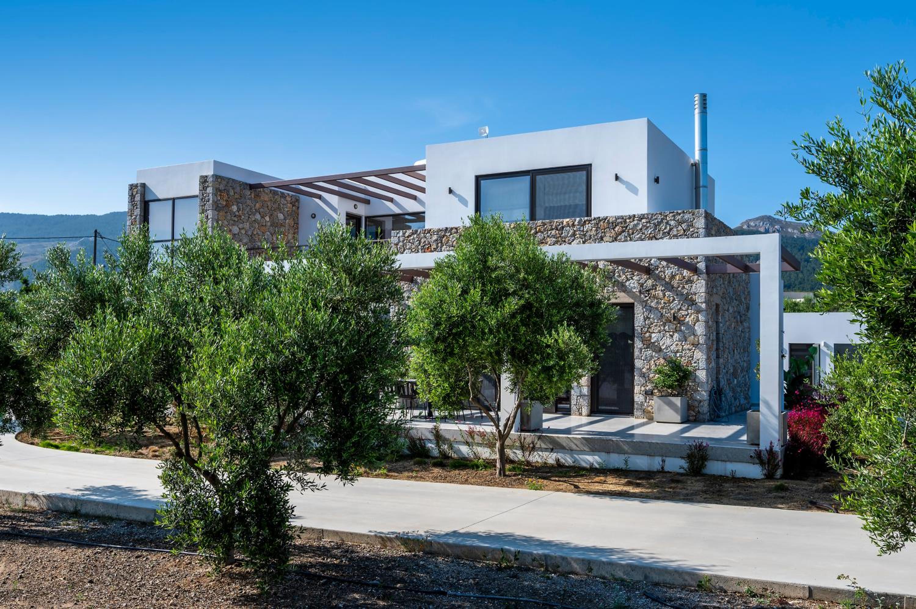 Olive Green Haven-3BR-Private Parking-Balcony