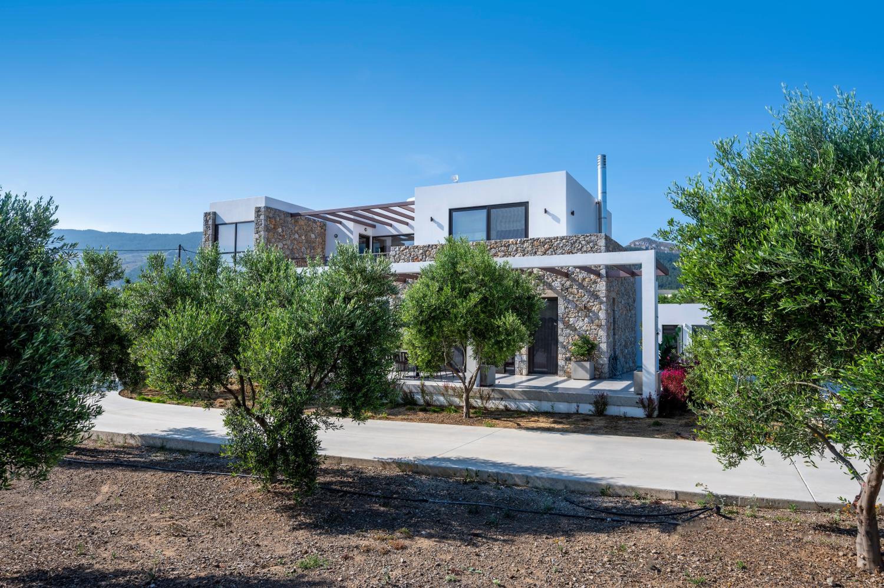 Olive Green Haven-3BR-Private Parking-Balcony