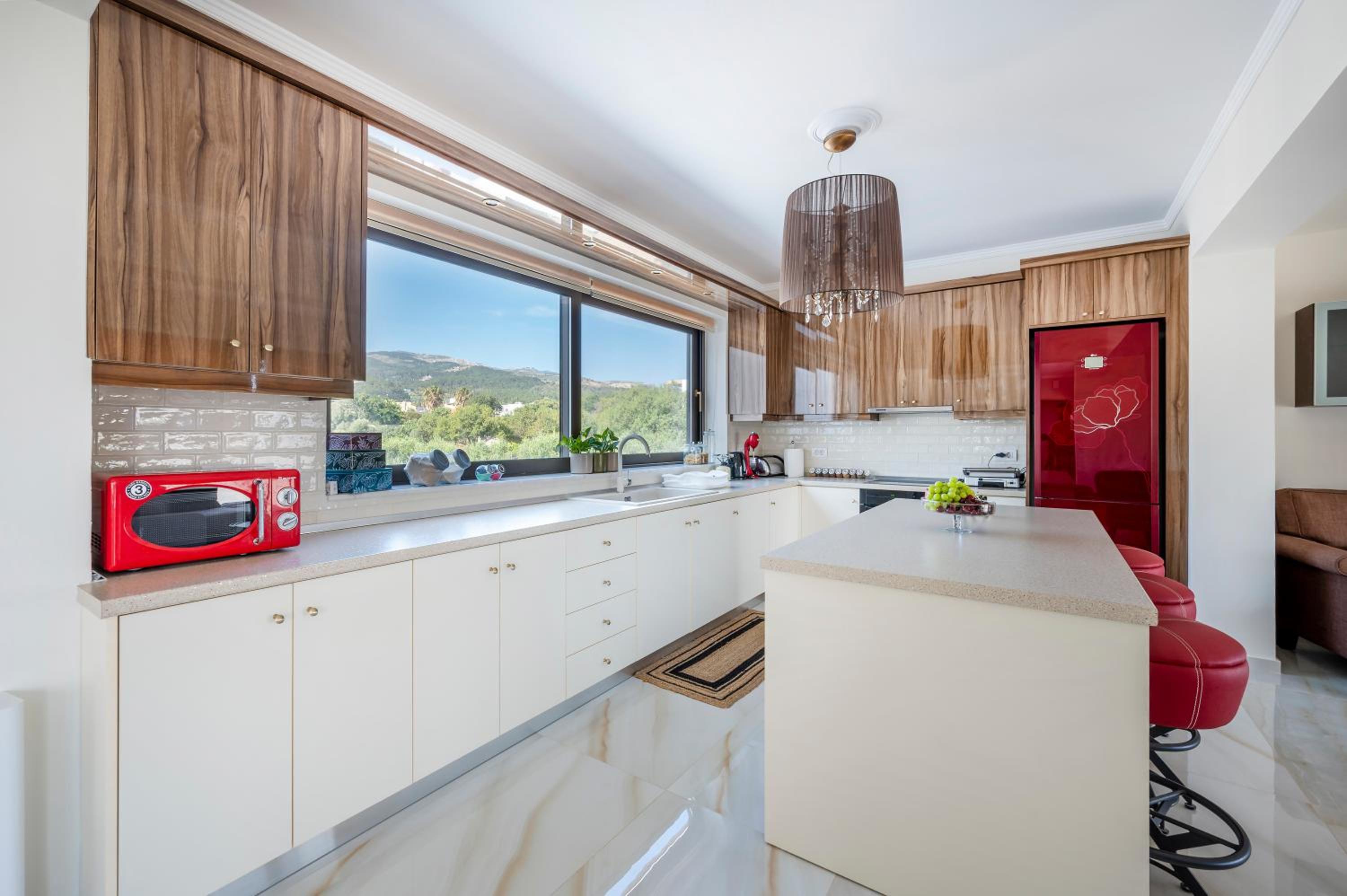 Olive Green Haven-3BR-Private Parking-Balcony