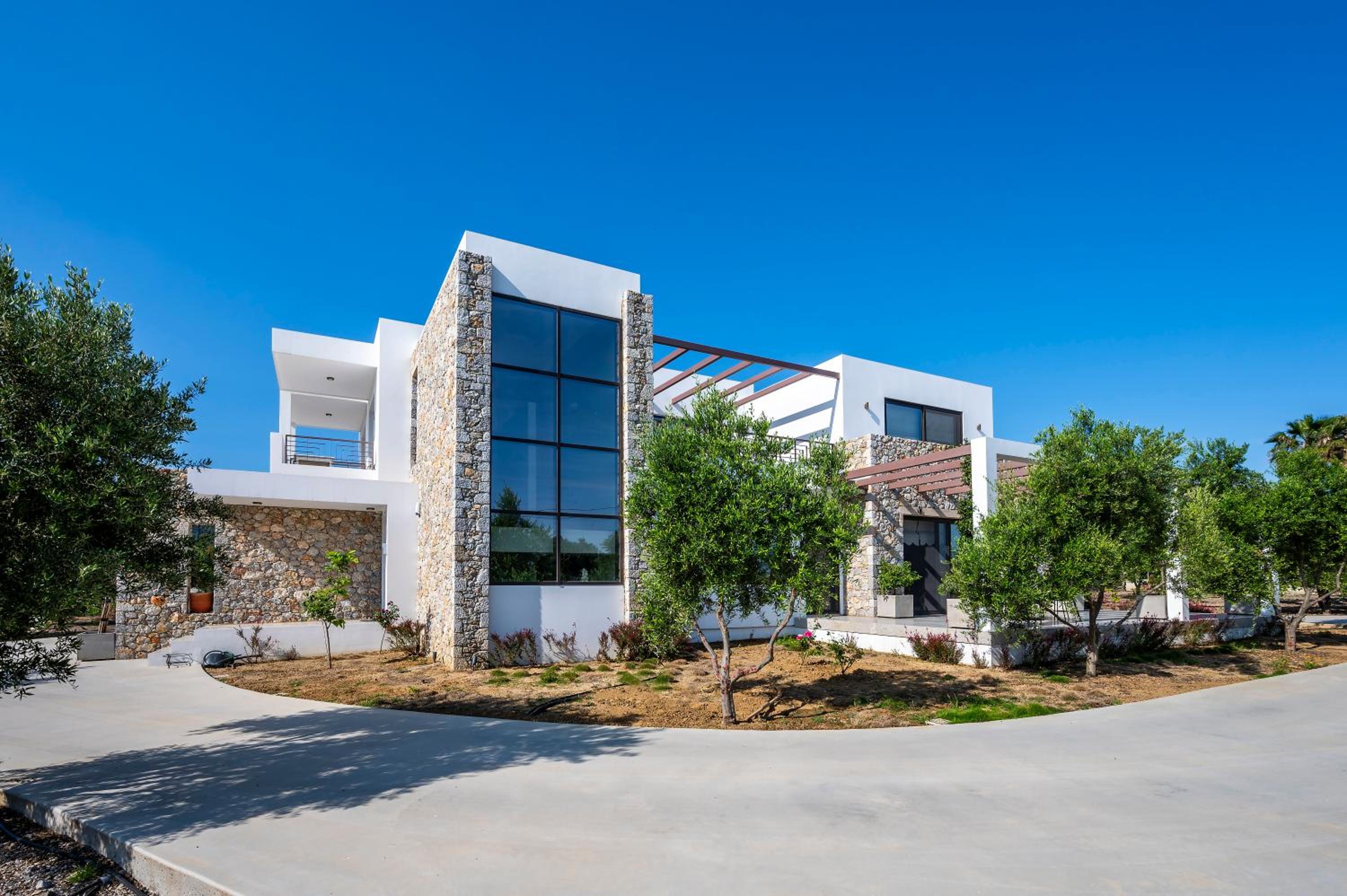 Olive Green Haven-3BR-Private Parking-Balcony