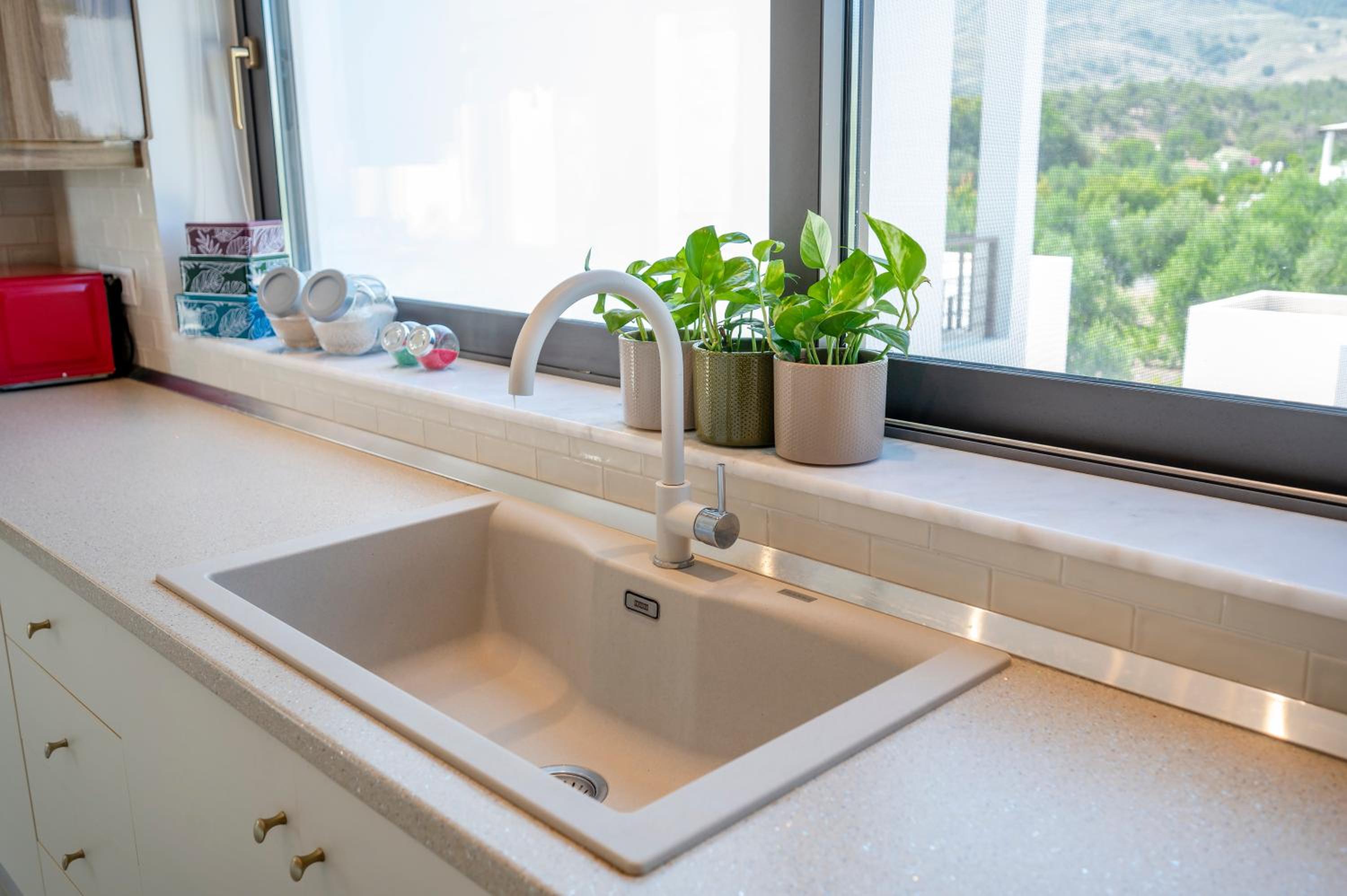 Olive Green Haven-3BR-Private Parking-Balcony