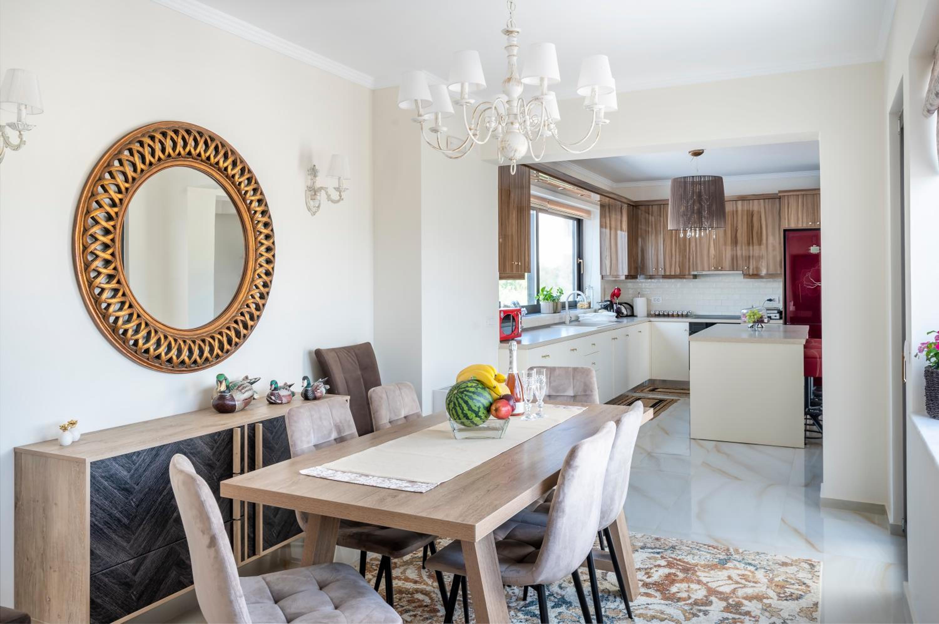 Olive Green Haven-3BR-Private Parking-Balcony