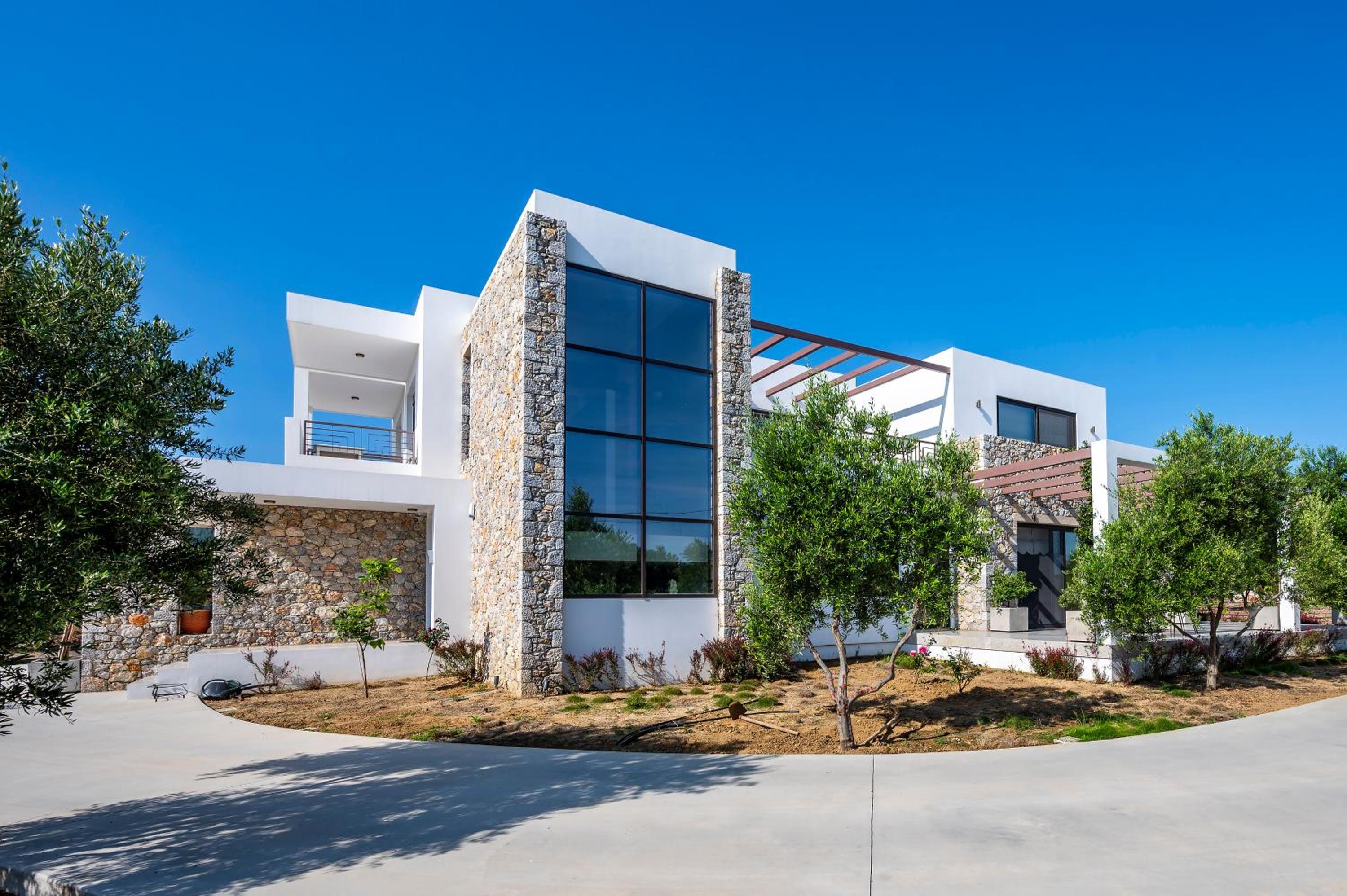 Olive Green Haven-3BR-Private Parking-Balcony