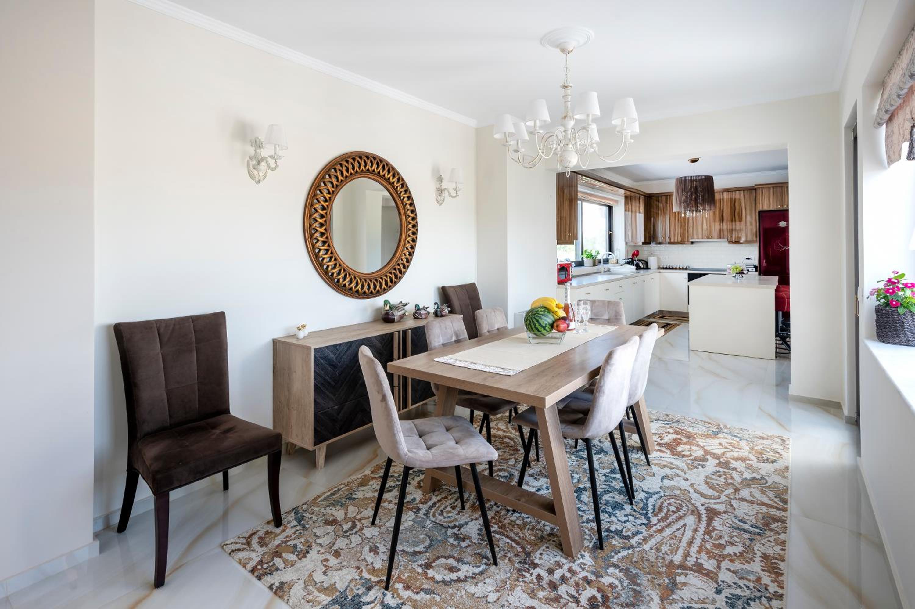 Olive Green Haven-3BR-Private Parking-Balcony