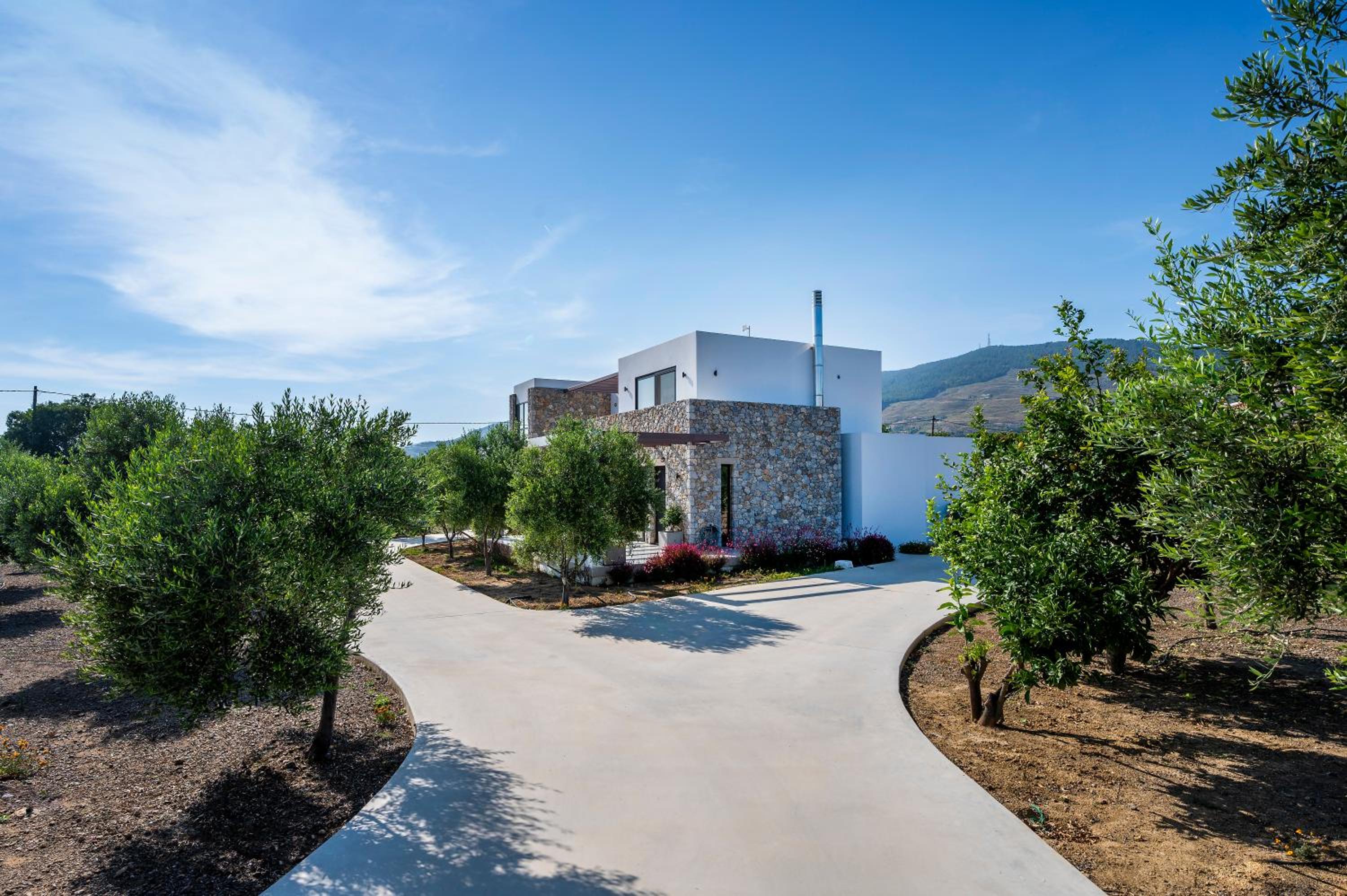 Olive Green Haven-3BR-Private Parking-Balcony