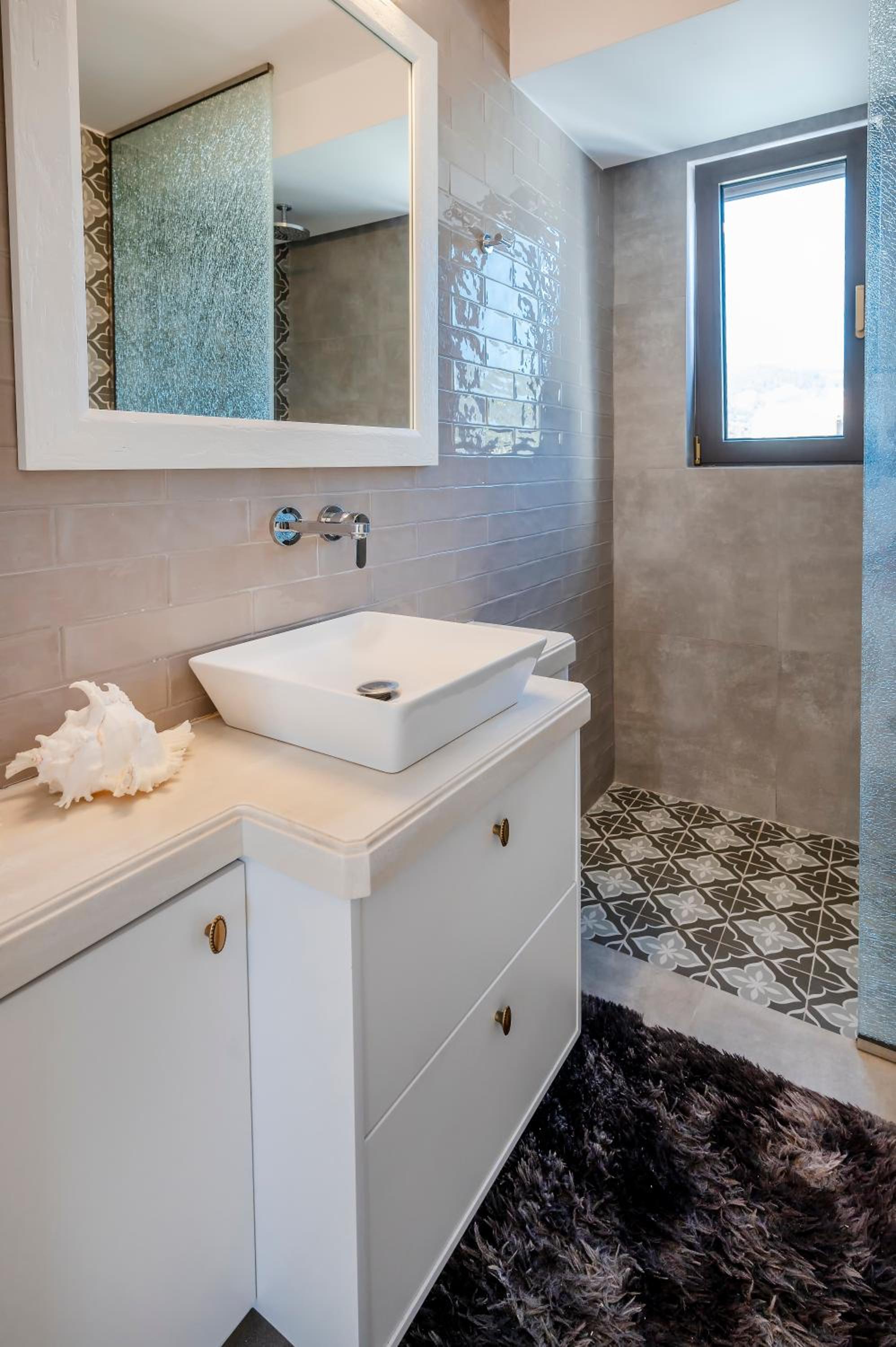 Olive Green Haven-3BR-Private Parking-Balcony