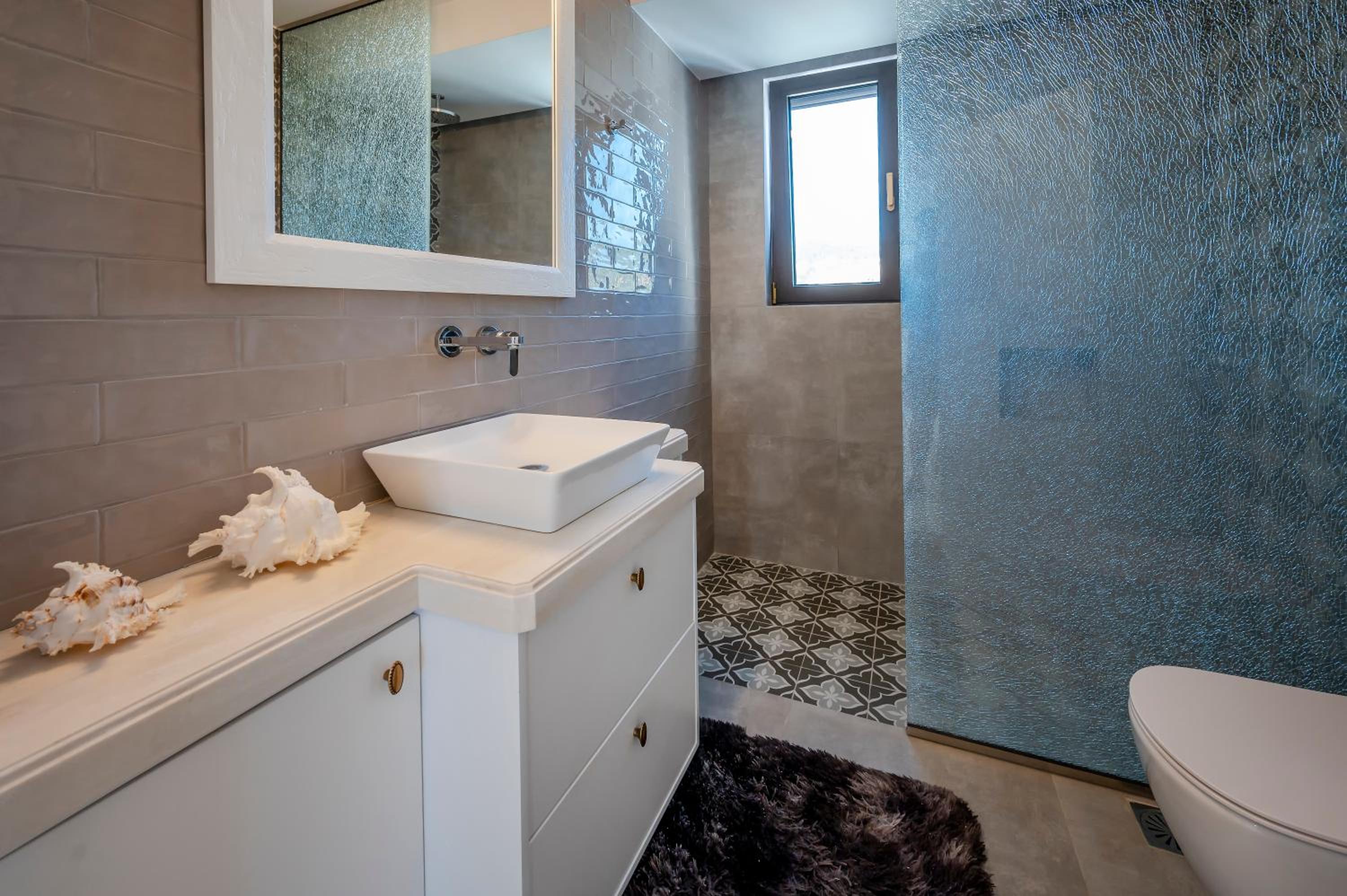Olive Green Haven-3BR-Private Parking-Balcony