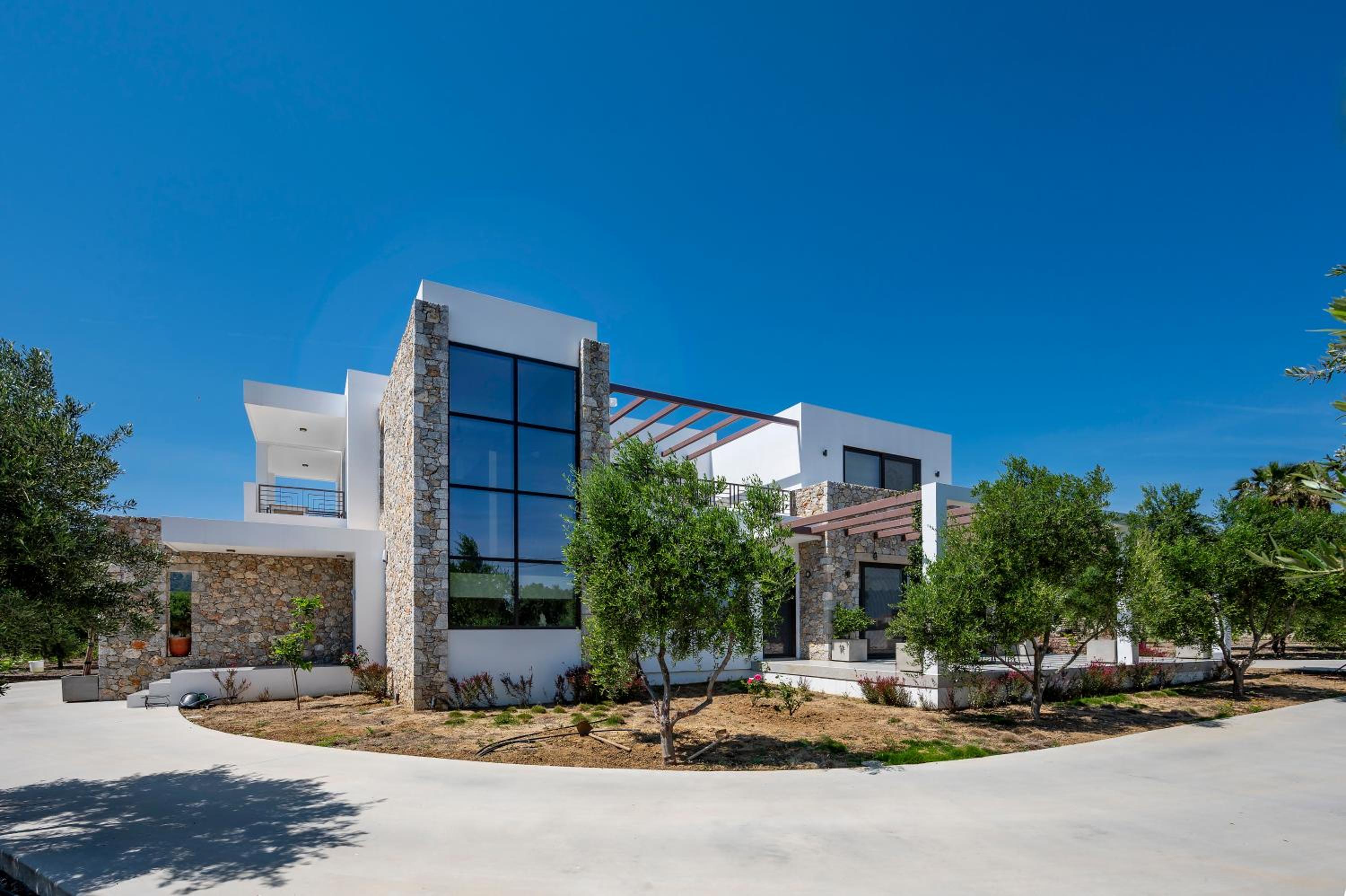 Olive Green Haven-3BR-Private Parking-Balcony