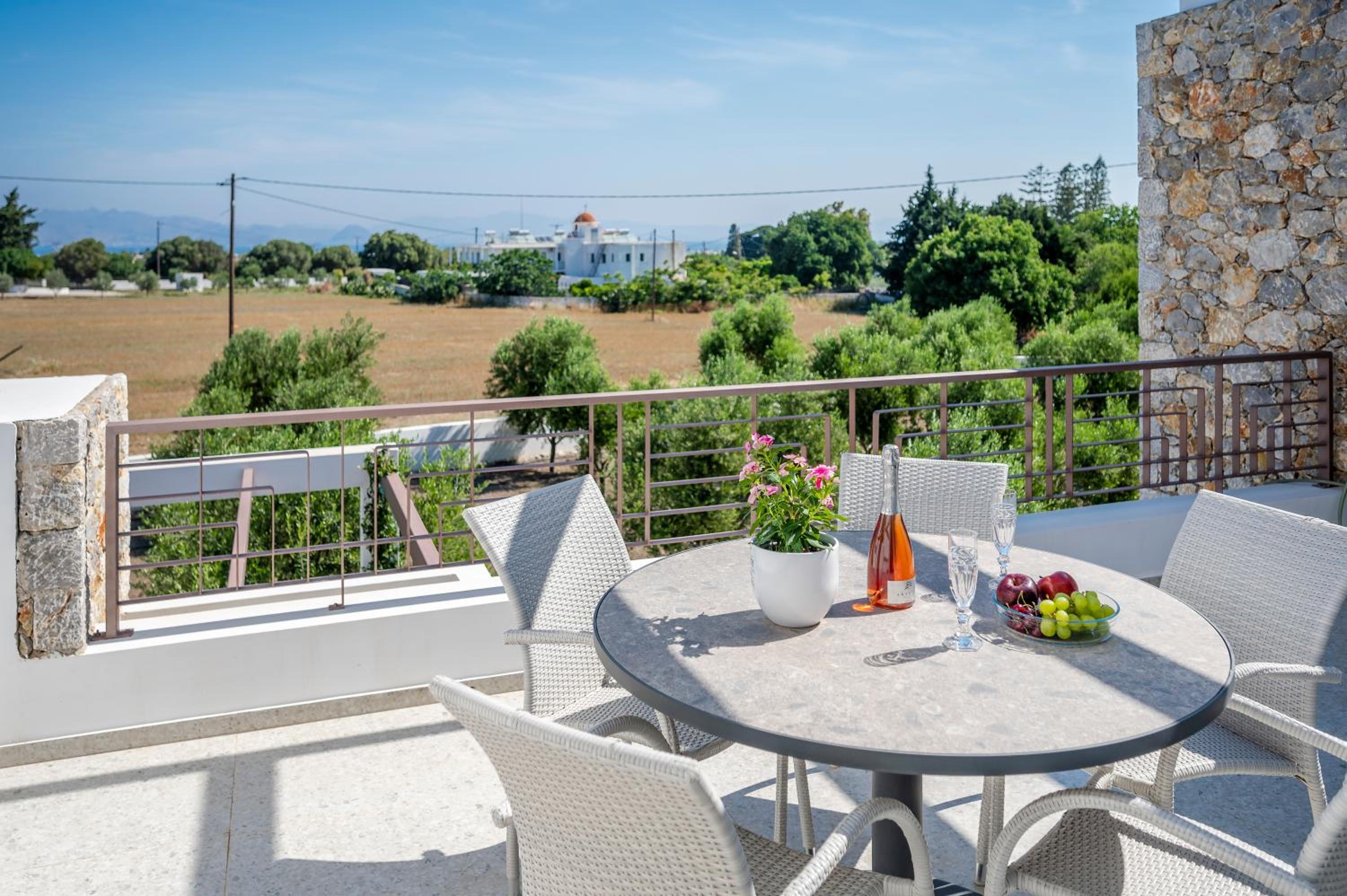 Olive Green Haven-3BR-Private Parking-Balcony
