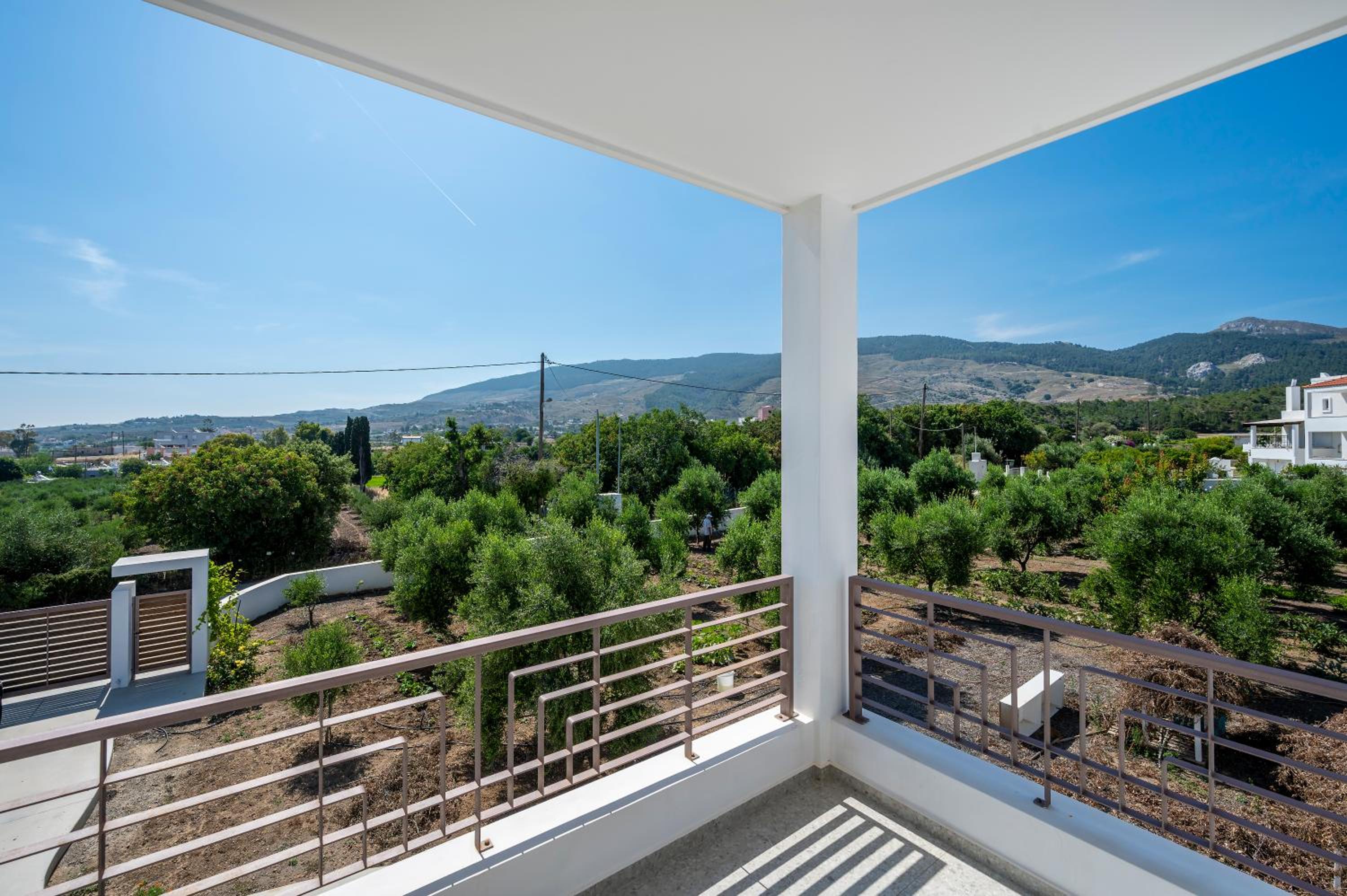 Olive Green Haven-3BR-Private Parking-Balcony