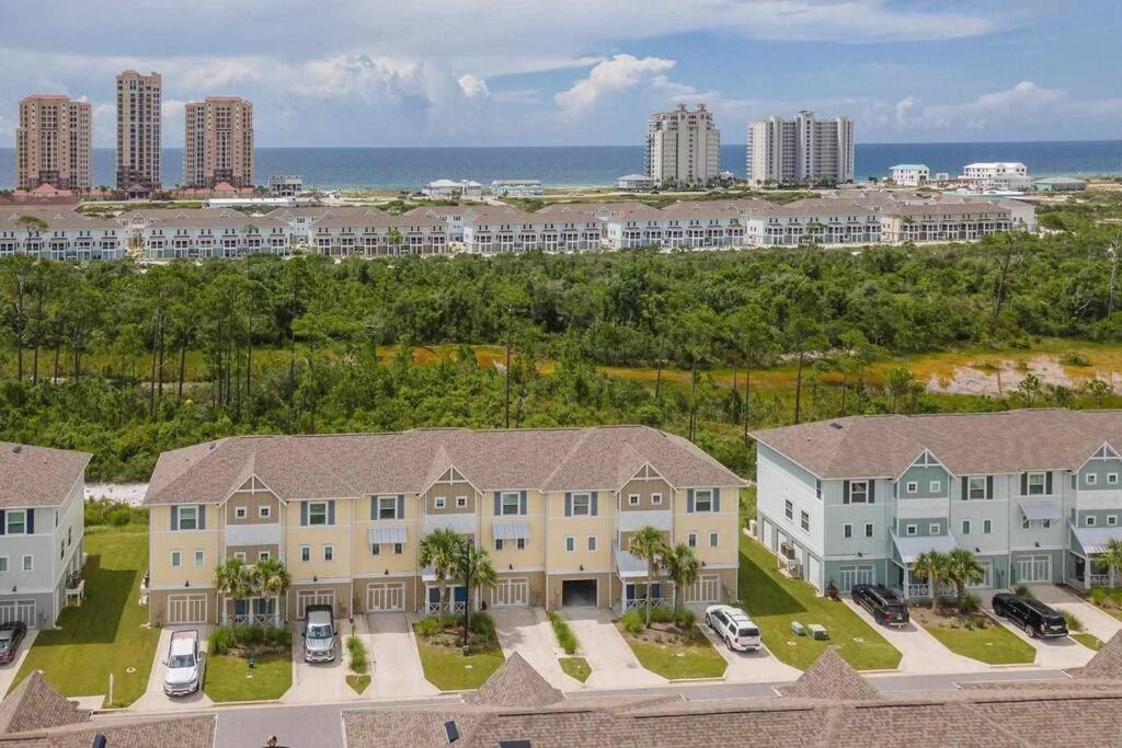 eBikes, Pool, Hot Tub, Luxury 3 bd with Games in Pensacola, US