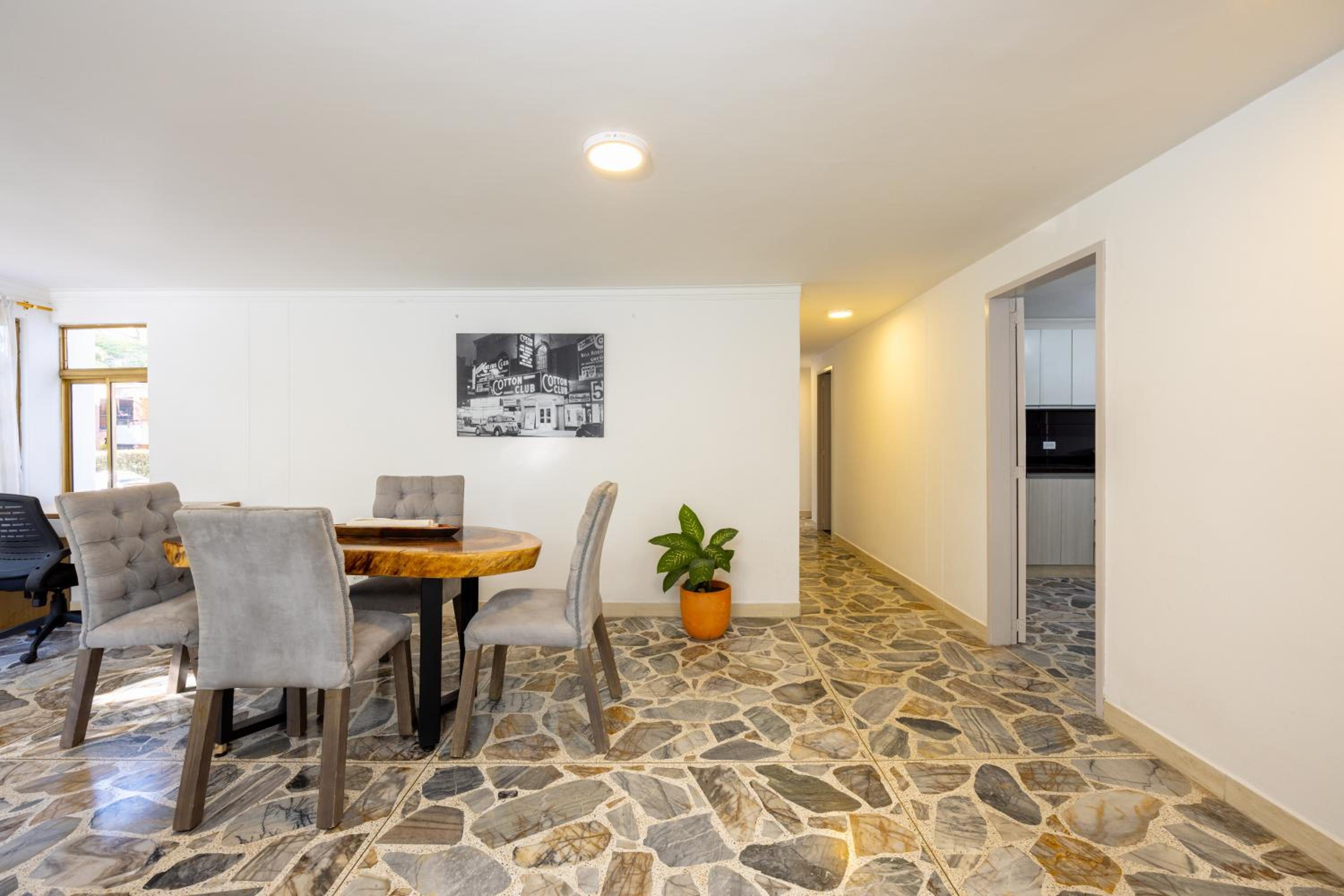 El Poblado, La Frontera (Apartamentos)