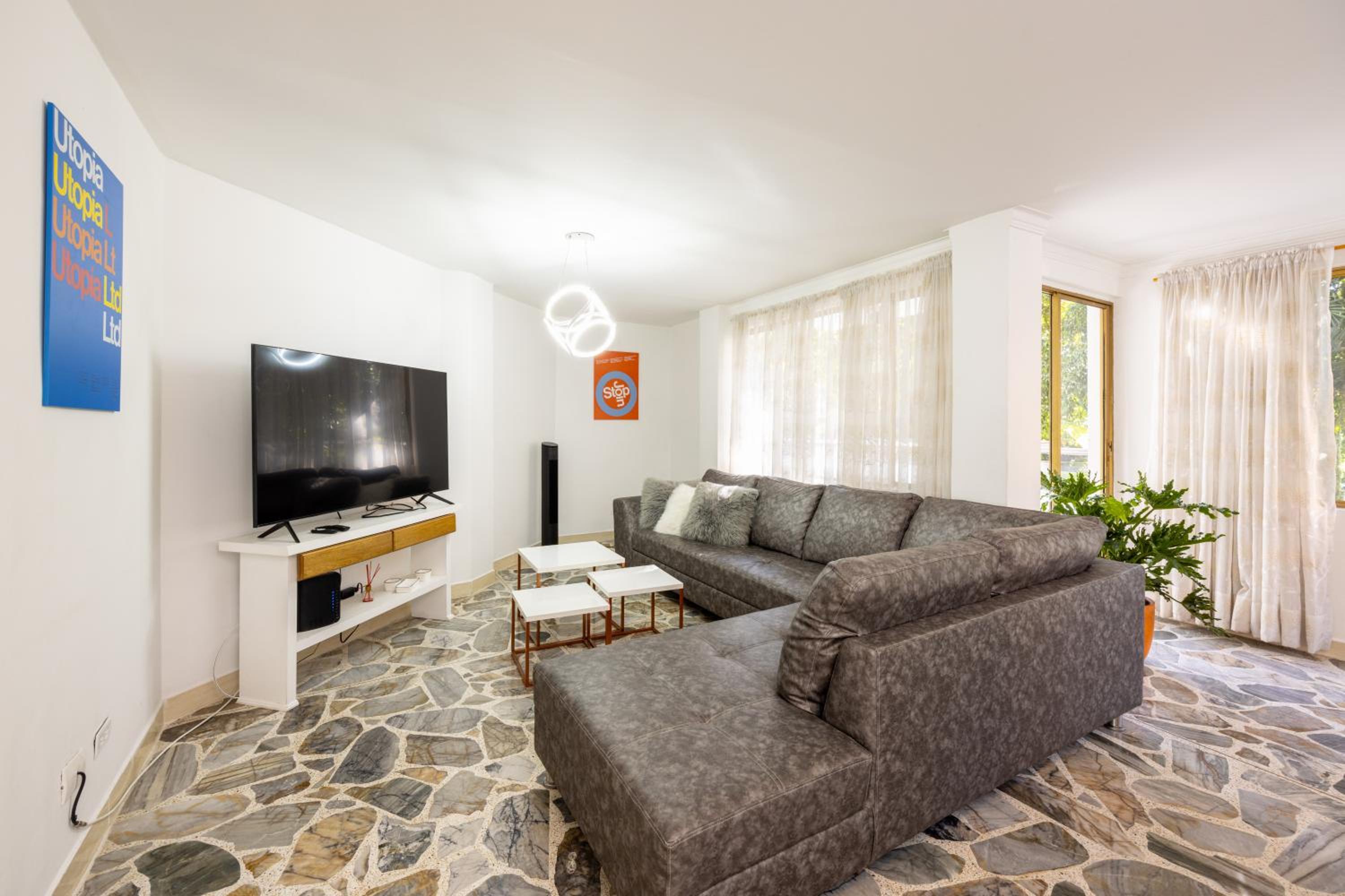 El Poblado, La Frontera (Apartamentos)