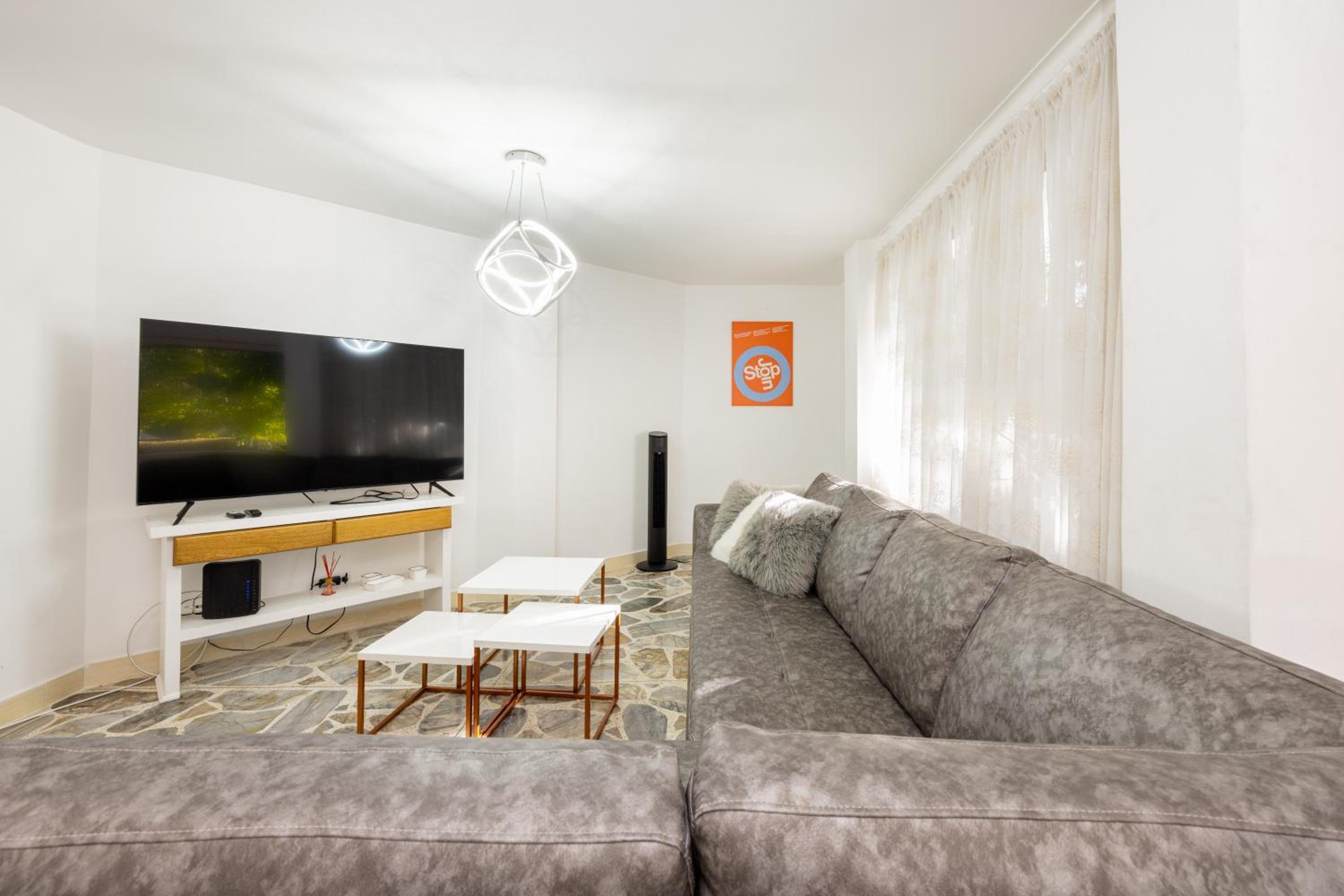 El Poblado, La Frontera (Apartamentos)
