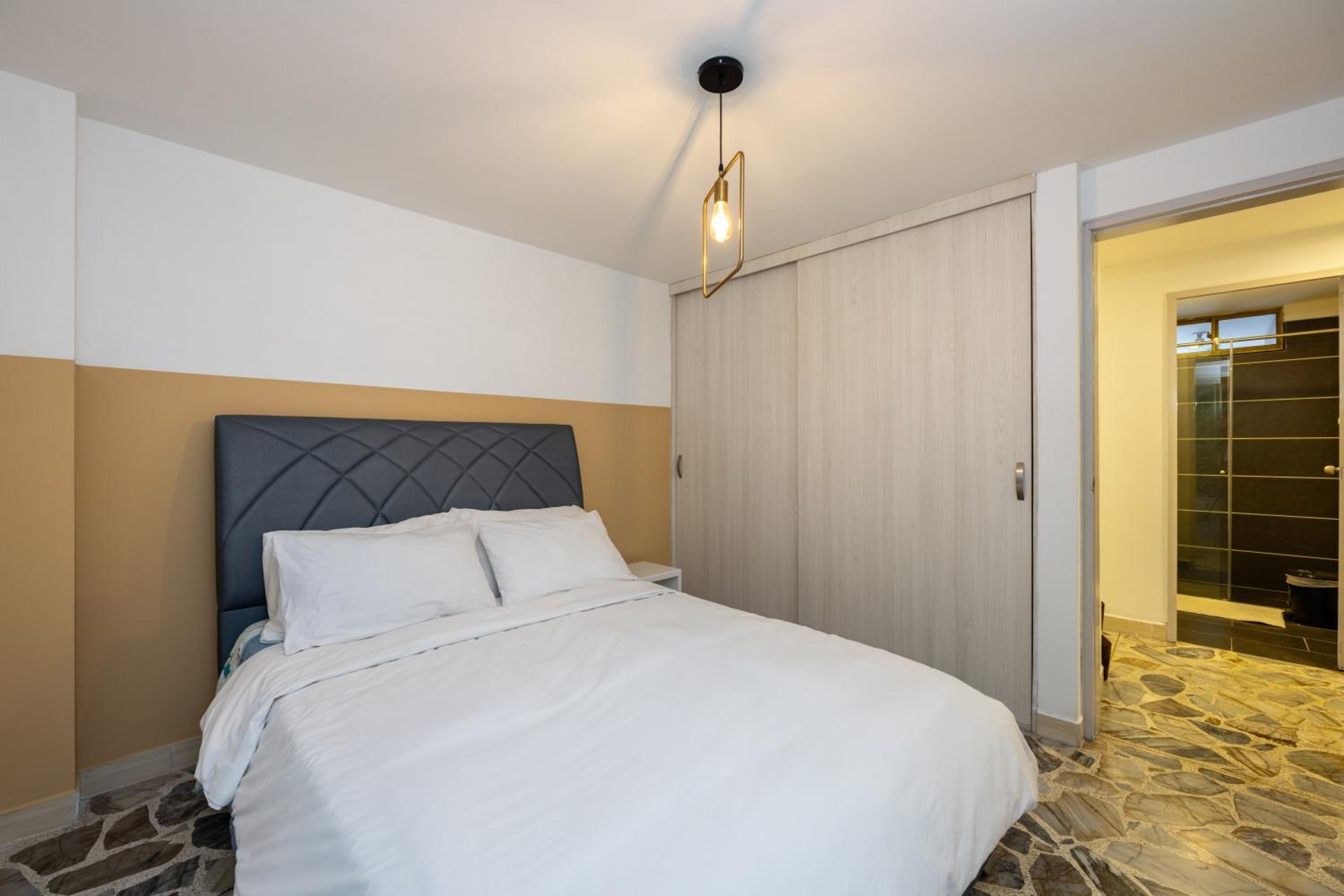 El Poblado, La Frontera (Apartamentos)