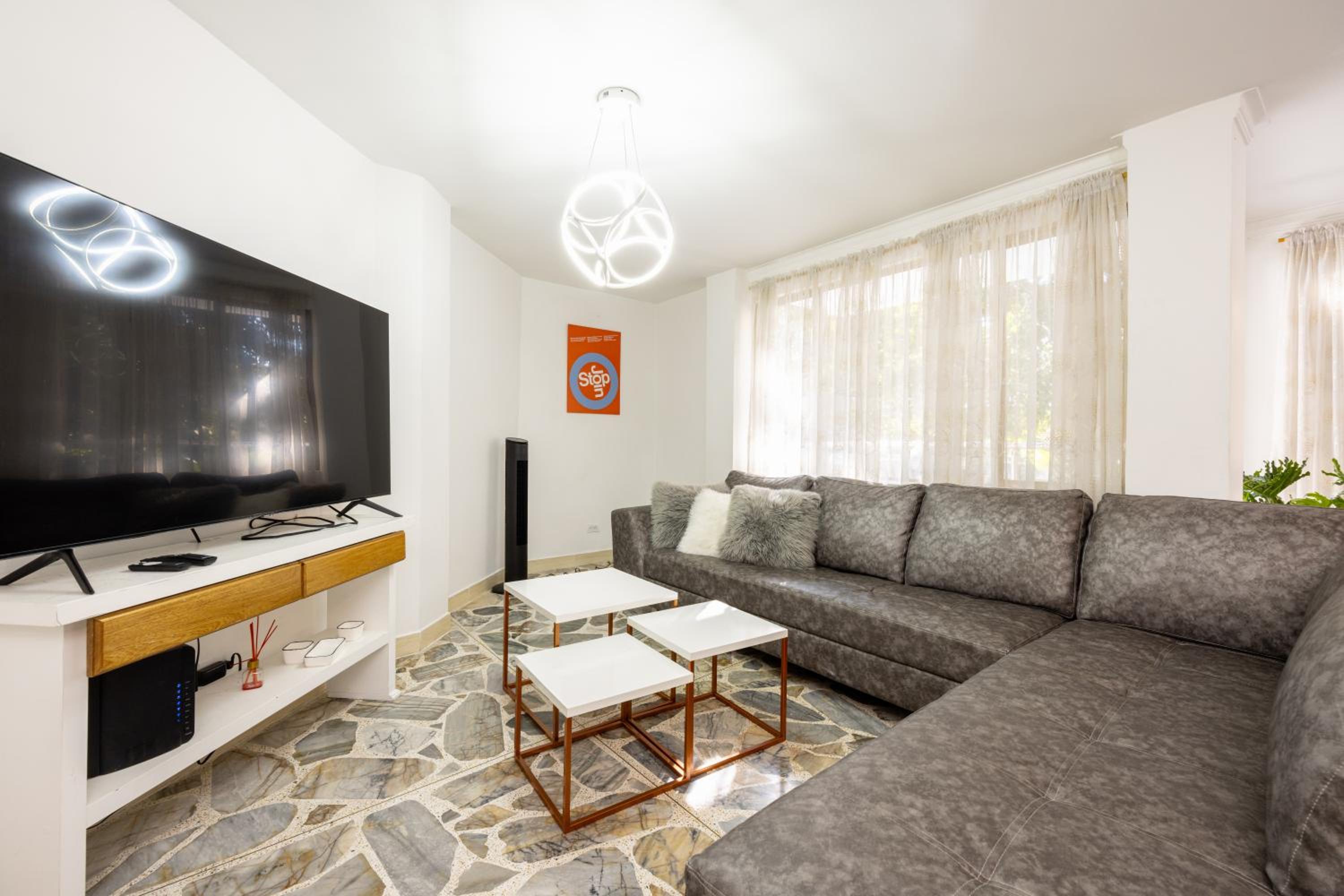 El Poblado, La Frontera (Apartamentos)
