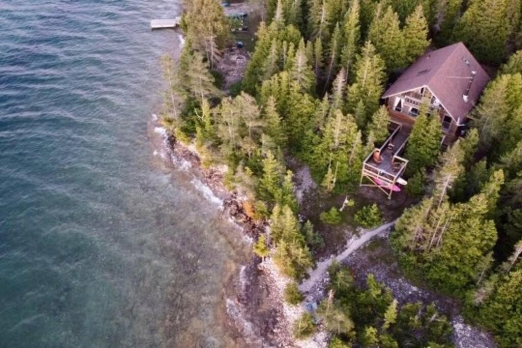 Blue Vista Tobermory Waterfront Cottage