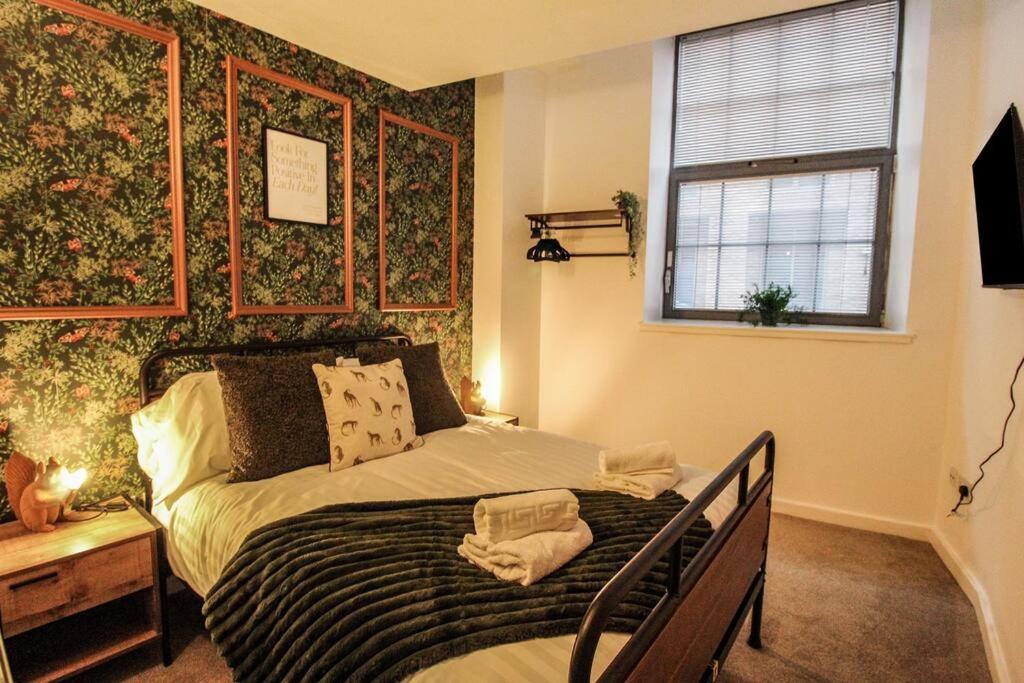 Spacious 2 Bedroom Apartment with Free Parking view 4