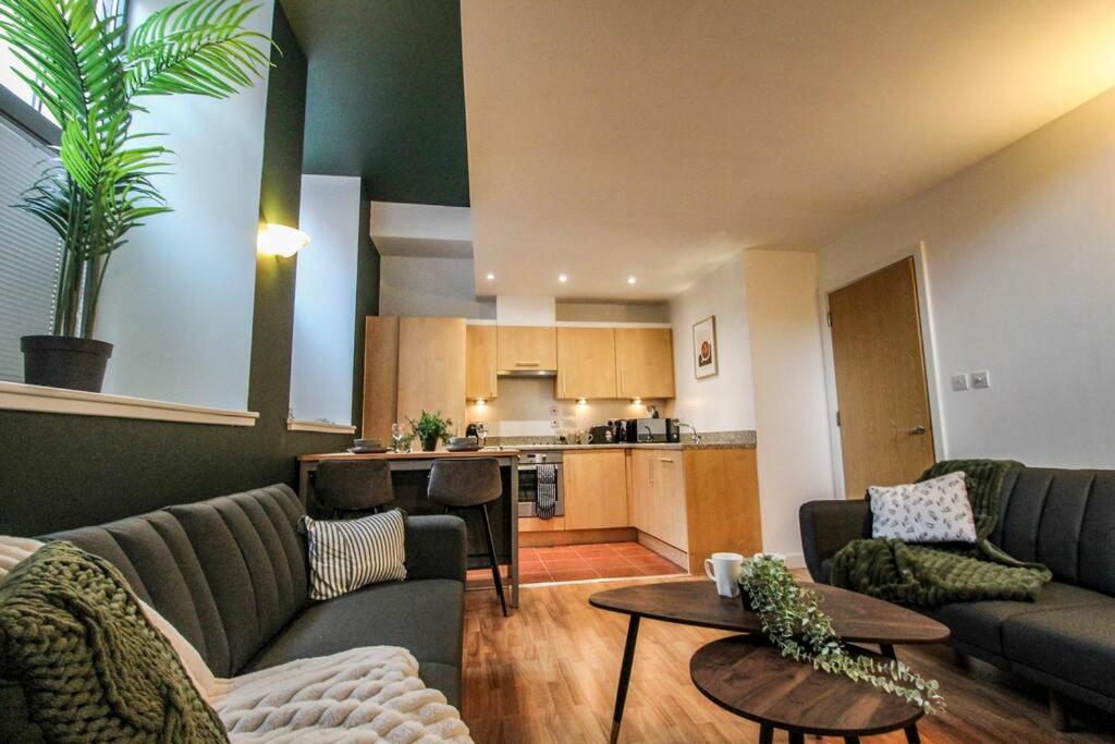 Spacious 2 Bedroom Apartment with Free Parking view 5