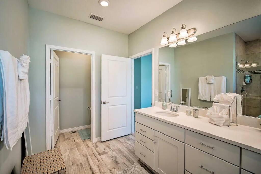 New Listing w pool & hot tub 4bd discounted view 5