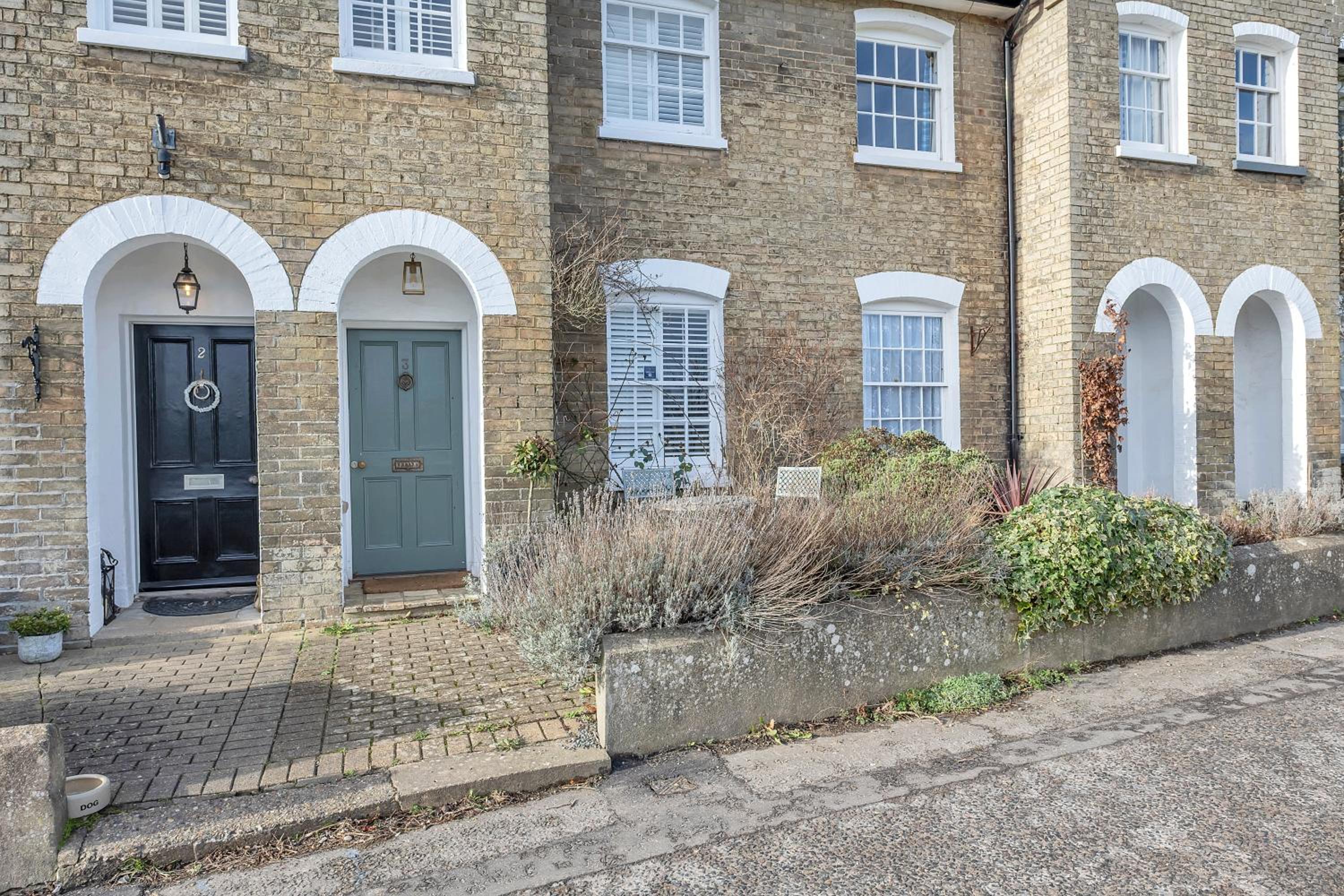 Charming Church Walk, Long Melford - 2 bedroom property with parking