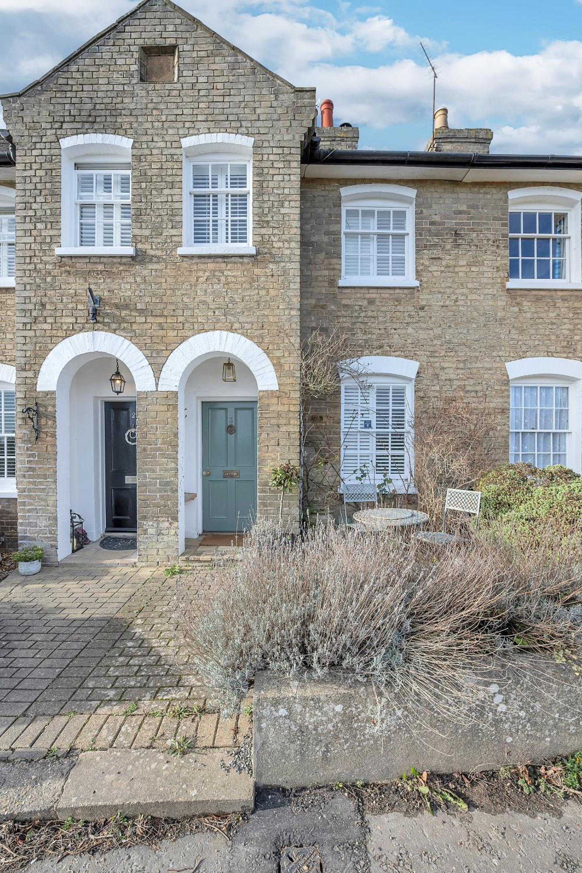 Charming Church Walk, Long Melford - 2 bedroom property with parking