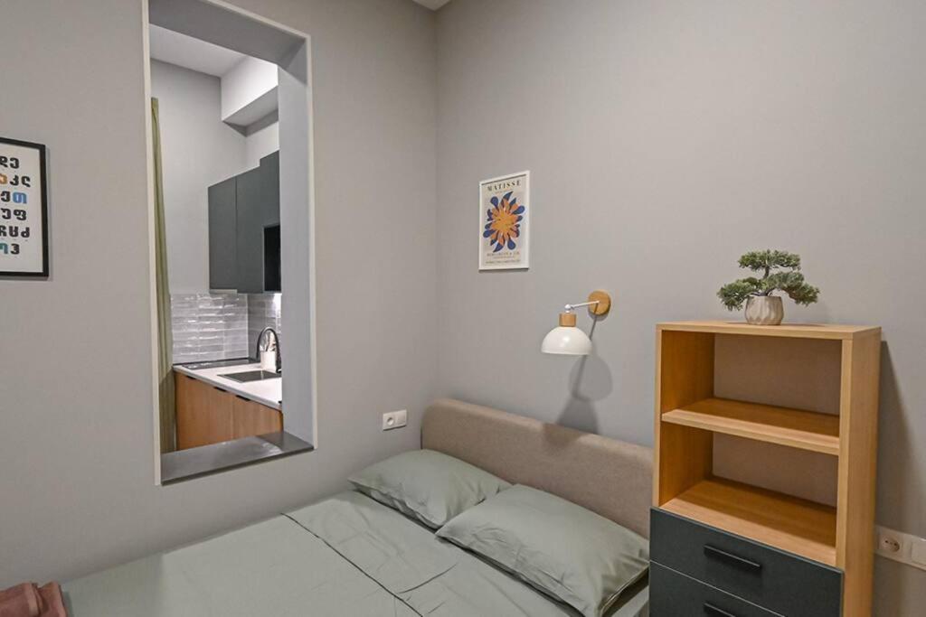 Studio with balcony in Old City view 4