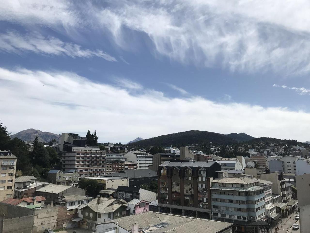 Hospedate en Depto céntrico con balcón y Vista a los Cerros
