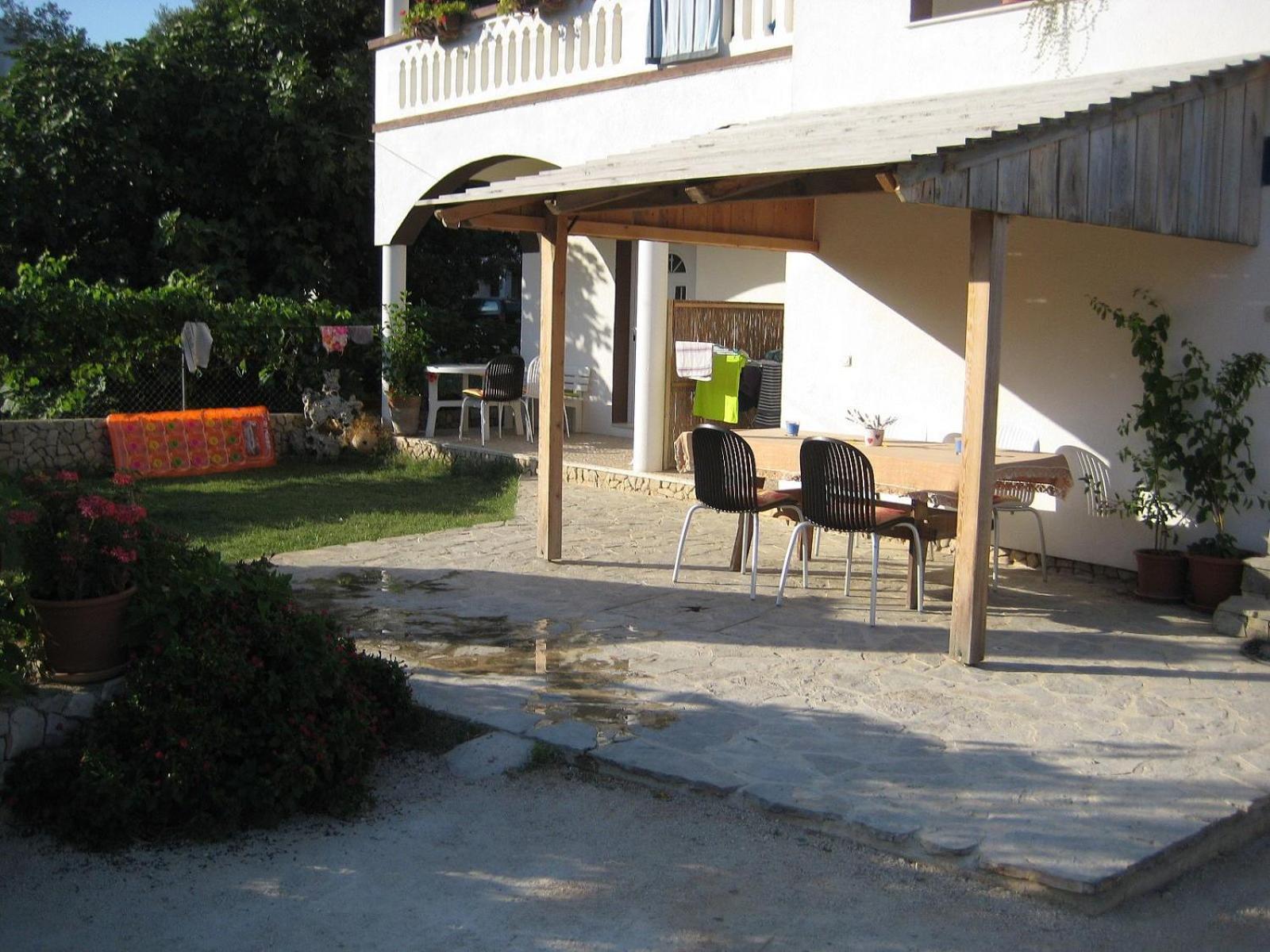 Yvonne Apartments