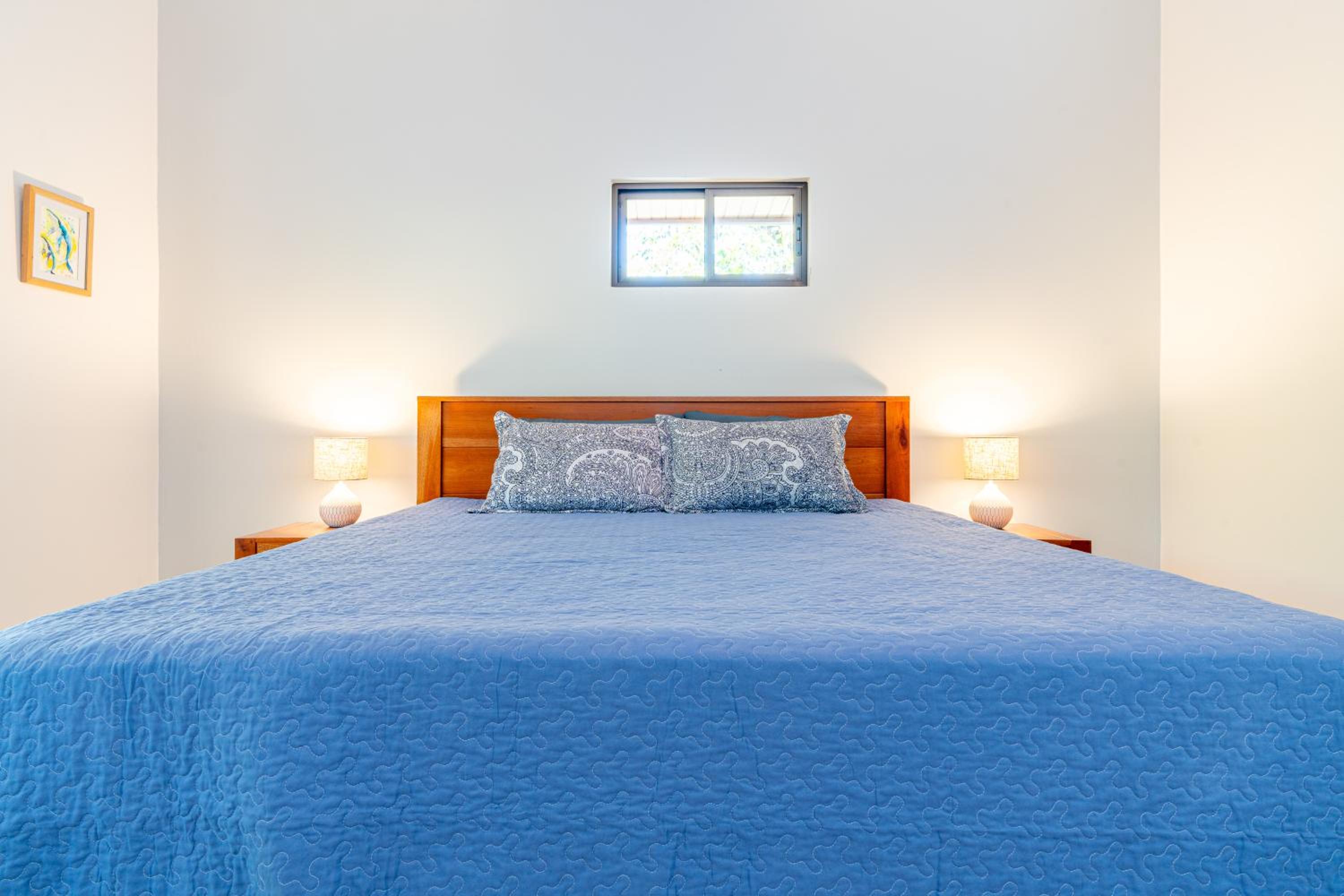 Luxury 2 bedroom, walking distance to beach