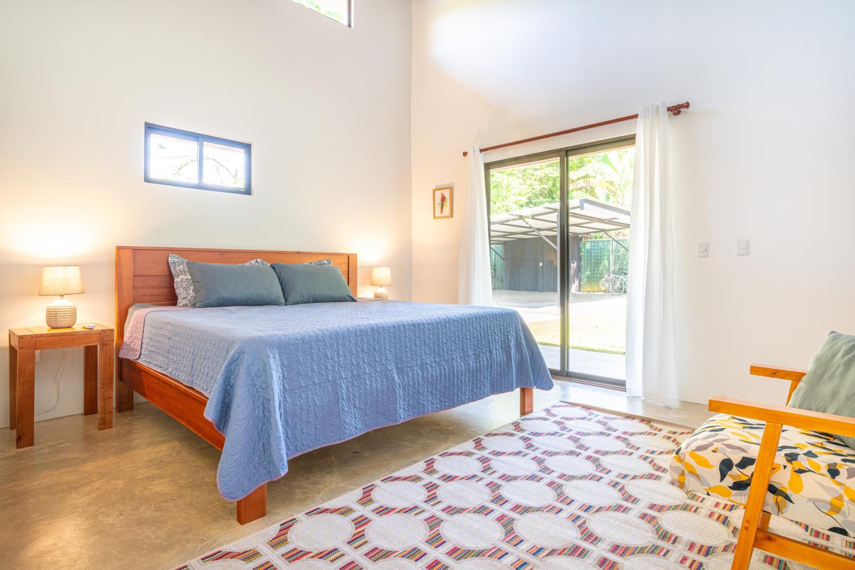 Luxury 2 bedroom, walking distance to beach