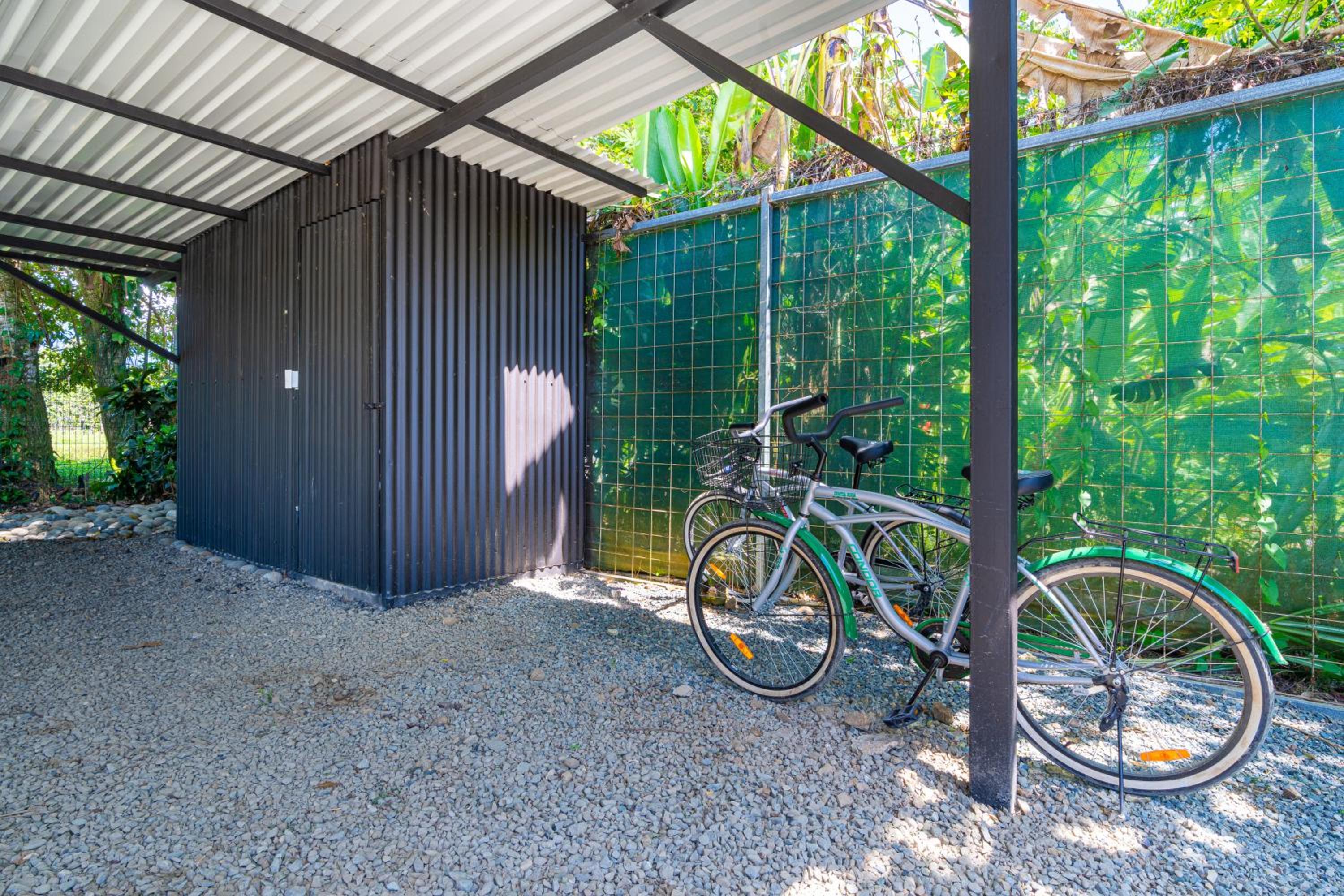 Luxury 2 bedroom, walking distance to beach
