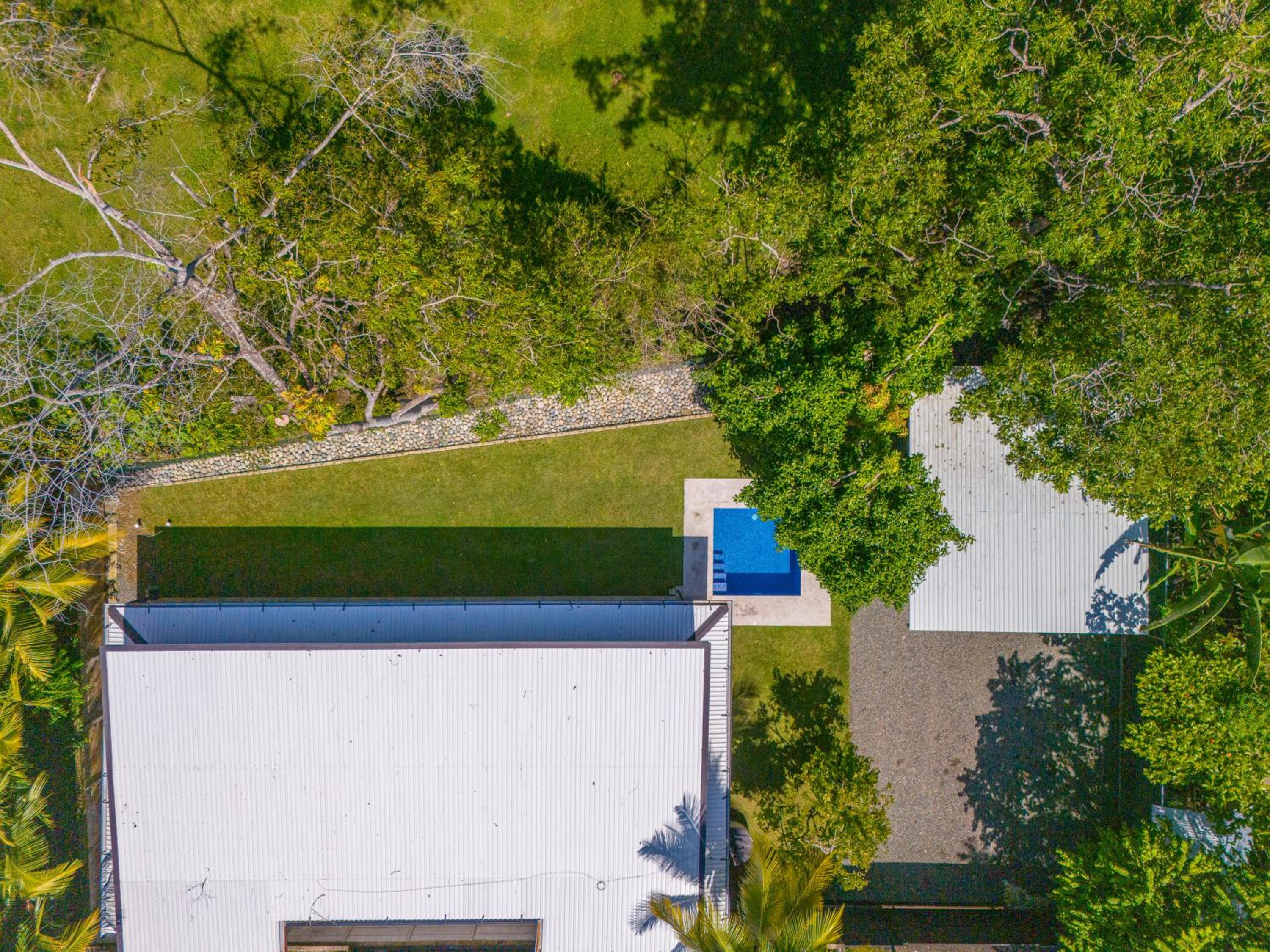 Luxury 2 bedroom, walking distance to beach