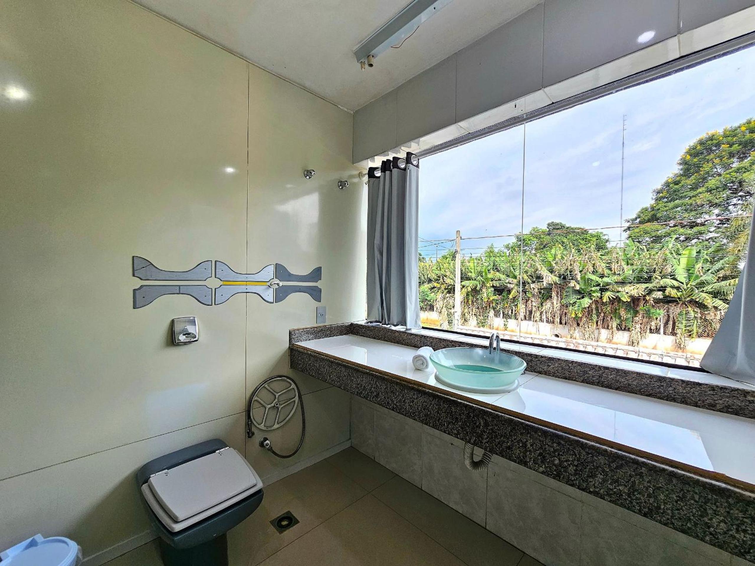 5 quartos Piscina prox Ginasio Costa e Paraguai