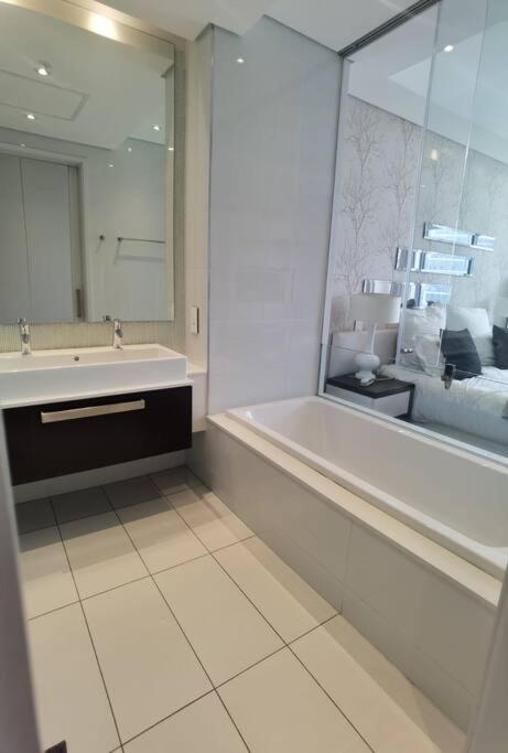 Exec Apartment @ SandtonSkye