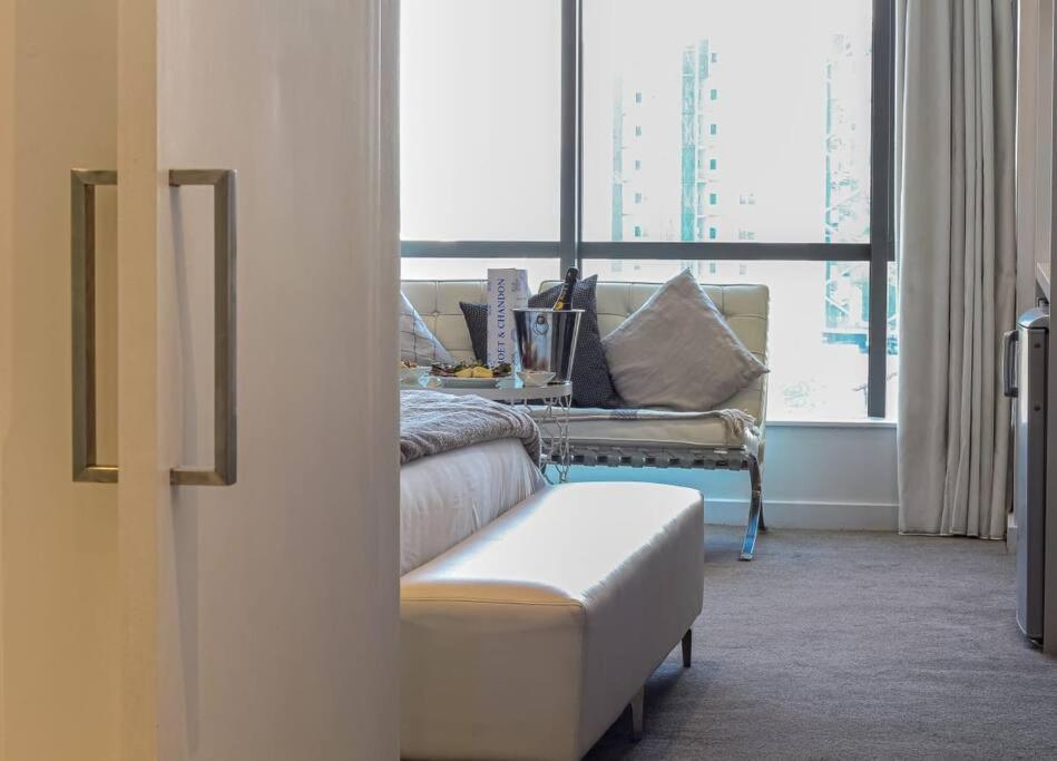 Exec Apartment @ SandtonSkye