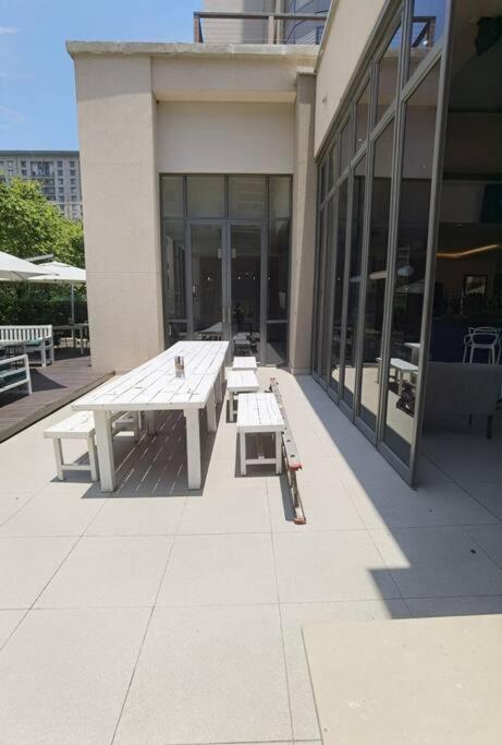 Exec Apartment @ SandtonSkye