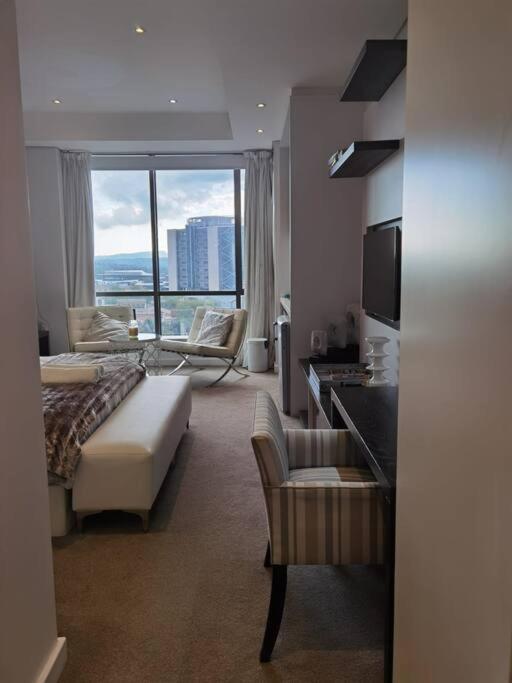 Exec Apartment @ SandtonSkye