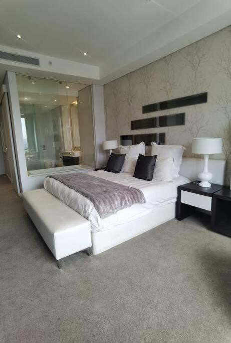 Exec Apartment @ SandtonSkye