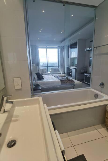 Exec Apartment @ SandtonSkye
