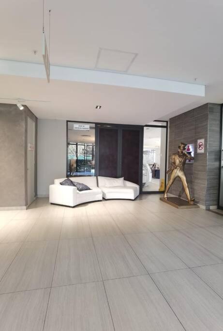 Exec Apartment @ SandtonSkye